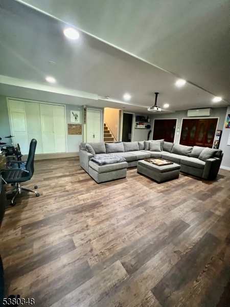 Pompton Lakes Boro, New Jersey, 07442, United States, 3 Bedrooms Bedrooms, ,3 BathroomsBathrooms,Residential,For Sale,1925292