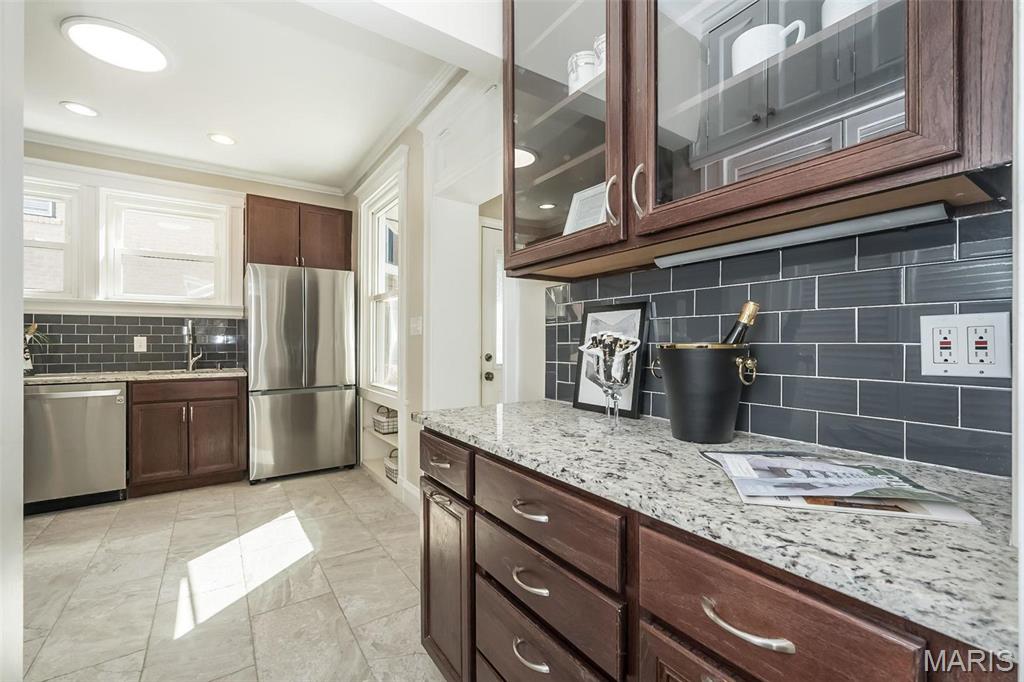 St Louis, Missouri, 63105, United States, 4 Bedrooms Bedrooms, ,4 BathroomsBathrooms,Residential,For Sale,1901233