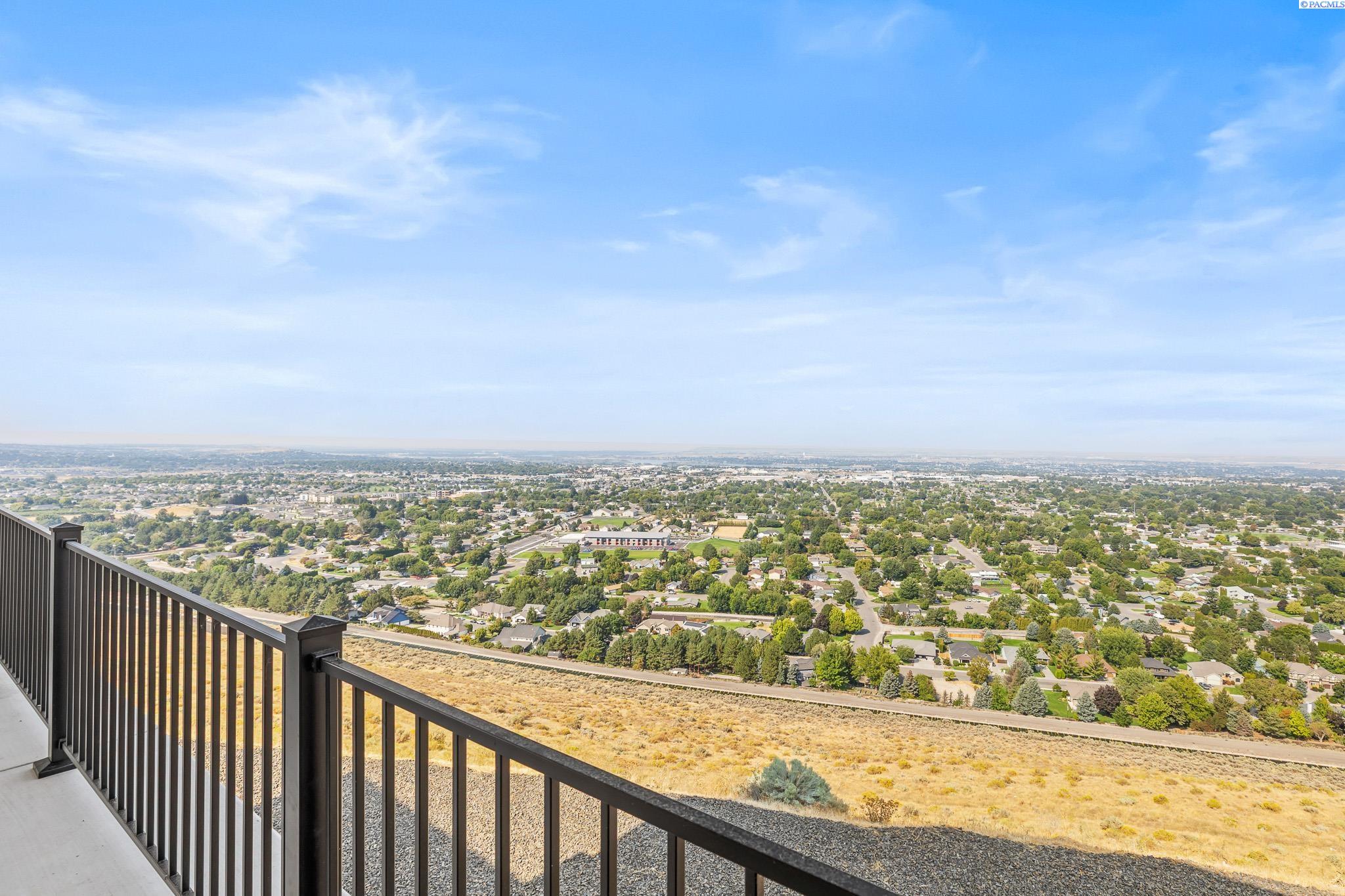 Kennewick, Washington, 99338, United States, 4 Bedrooms Bedrooms, ,6 BathroomsBathrooms,Residential,For Sale,1941277