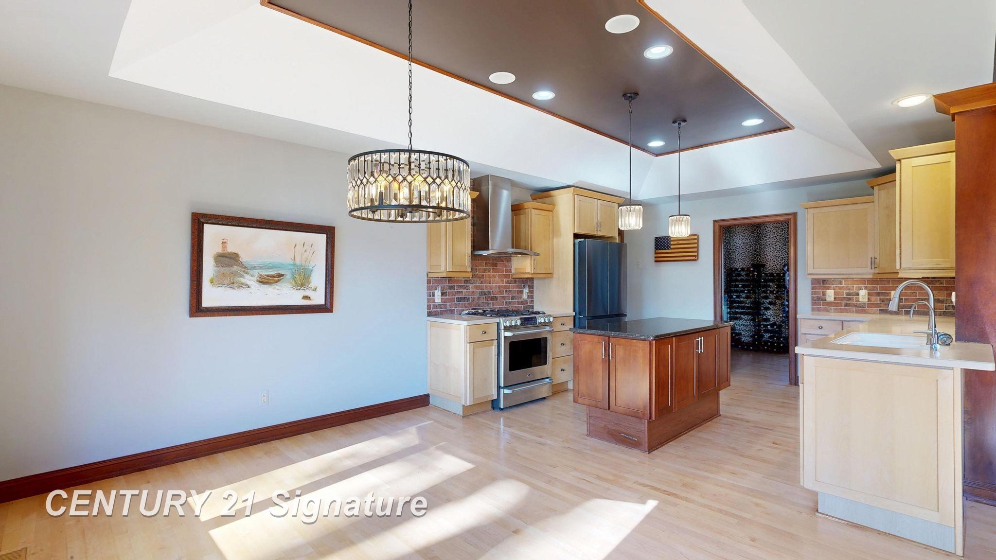 Fenton, Michigan, 48430, United States, 6 Bedrooms Bedrooms, ,4 BathroomsBathrooms,Residential,For Sale,1976063