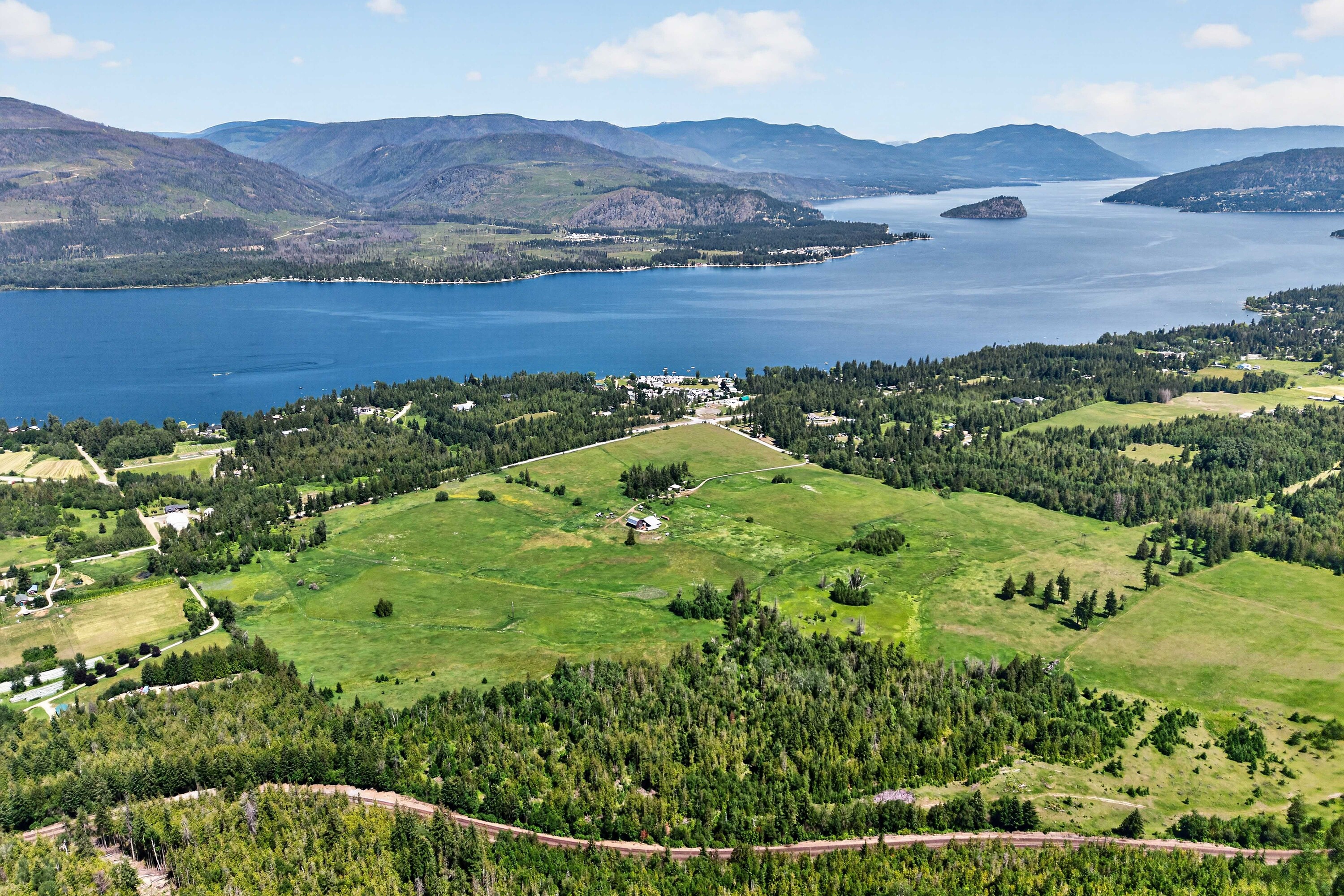  158 Acre Lakeview Homestead - 物件實景