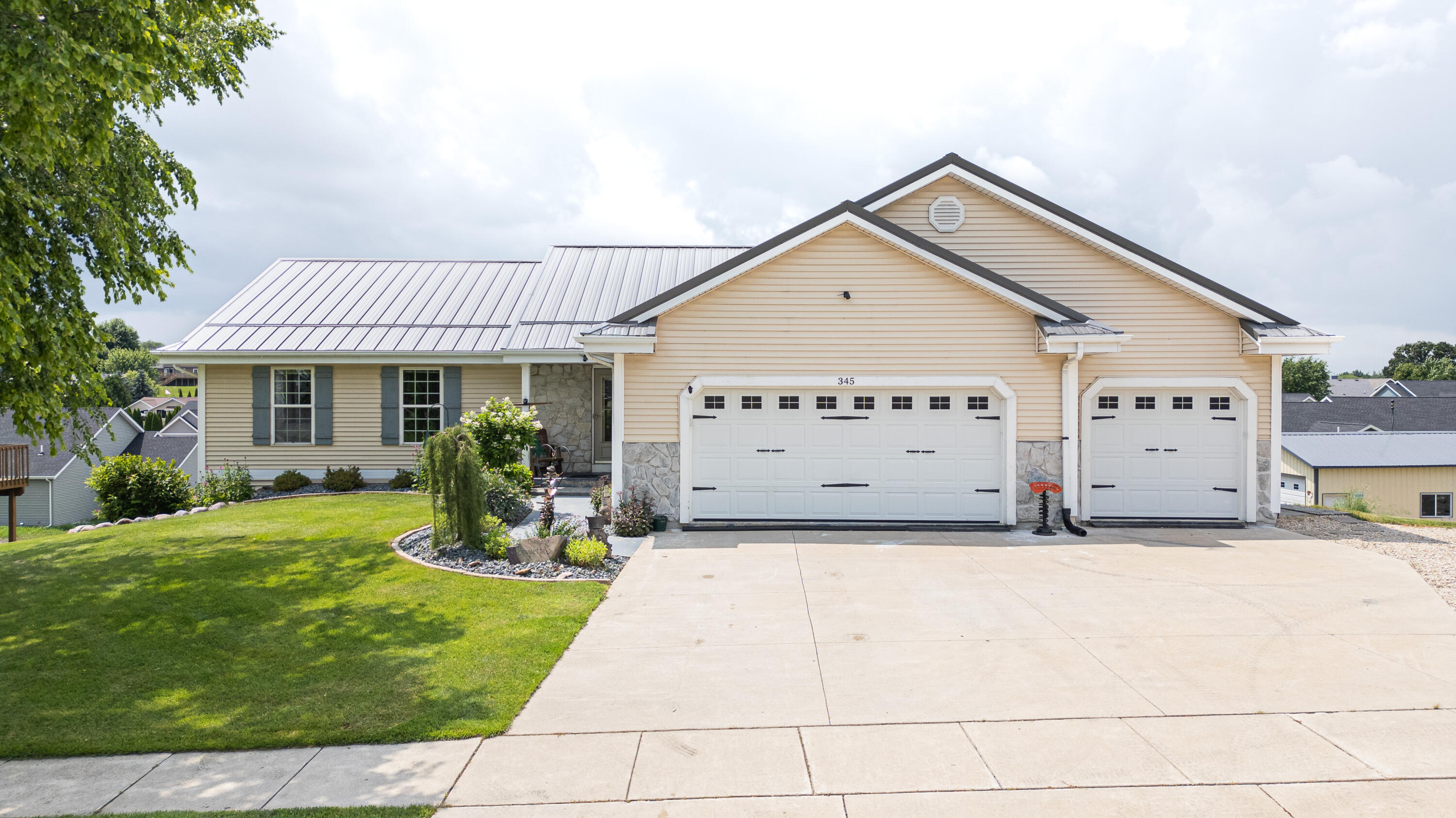 Theresa, Wisconsin, 53091, United States, 4 Bedrooms Bedrooms, ,4 BathroomsBathrooms,Residential,For Sale,1927887