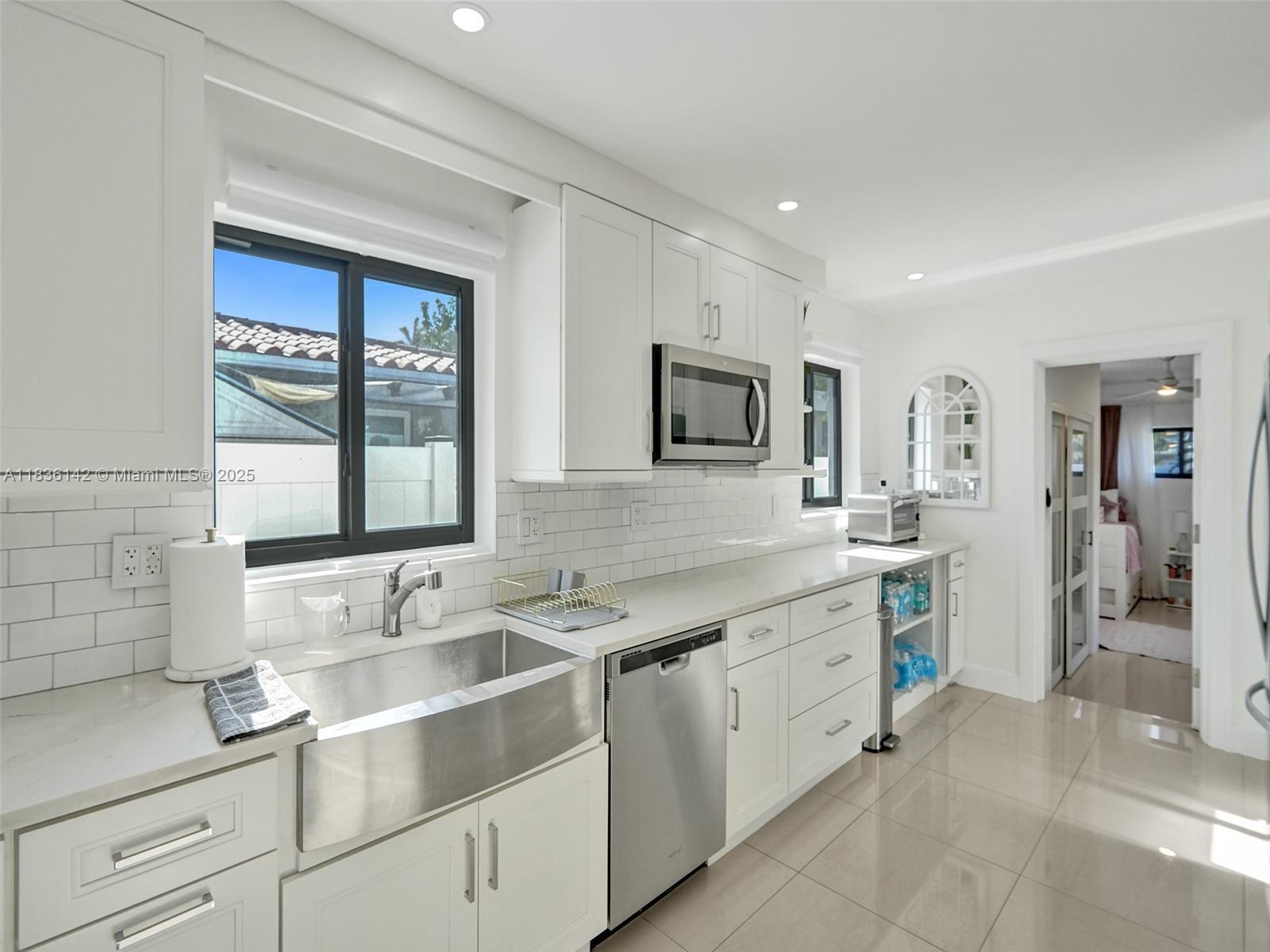Hollywood, Florida, 33019, United States, 3 Bedrooms Bedrooms, ,2 BathroomsBathrooms,Residential,For Sale,1898660