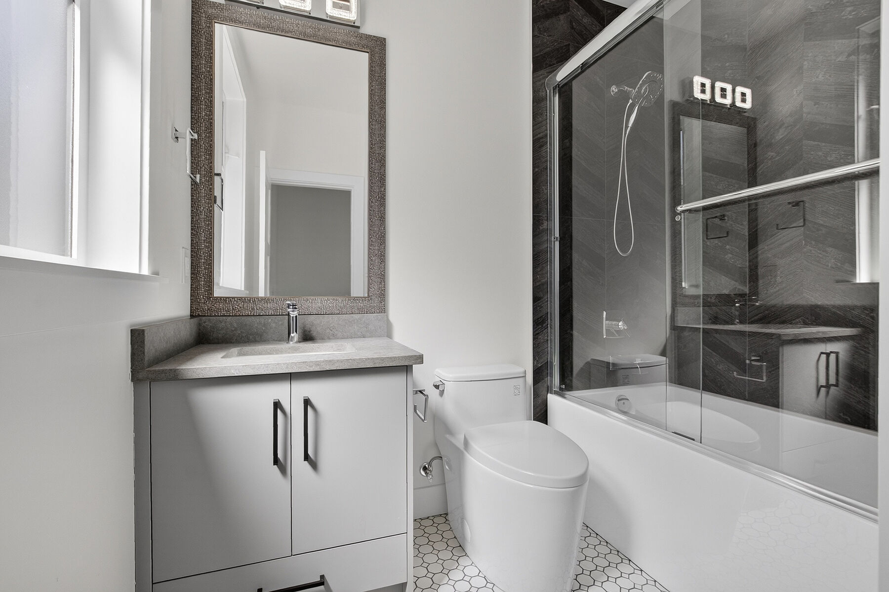  Spacious & Bright - 物件實景