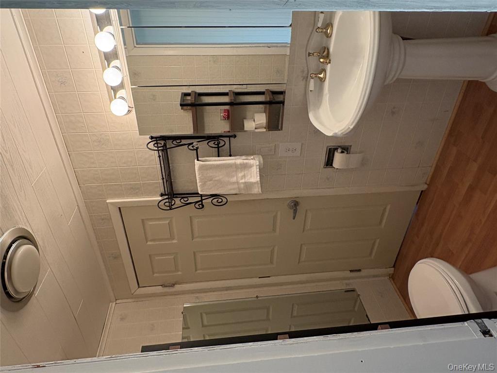 Riverhead, New York, 11901, United States, 3 Bedrooms Bedrooms, ,2 BathroomsBathrooms,Residential,For Sale,2005569