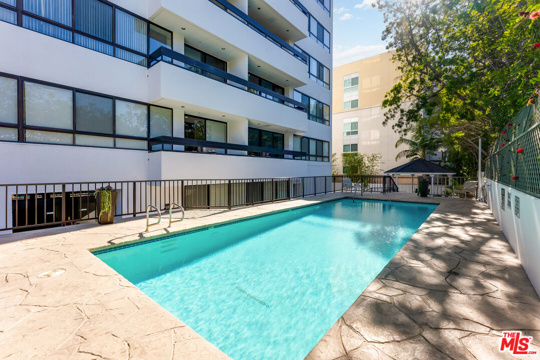 Los Angeles, California, 90024, United States, 2 Bedrooms Bedrooms, ,3 BathroomsBathrooms,Residential,For Sale,1883580