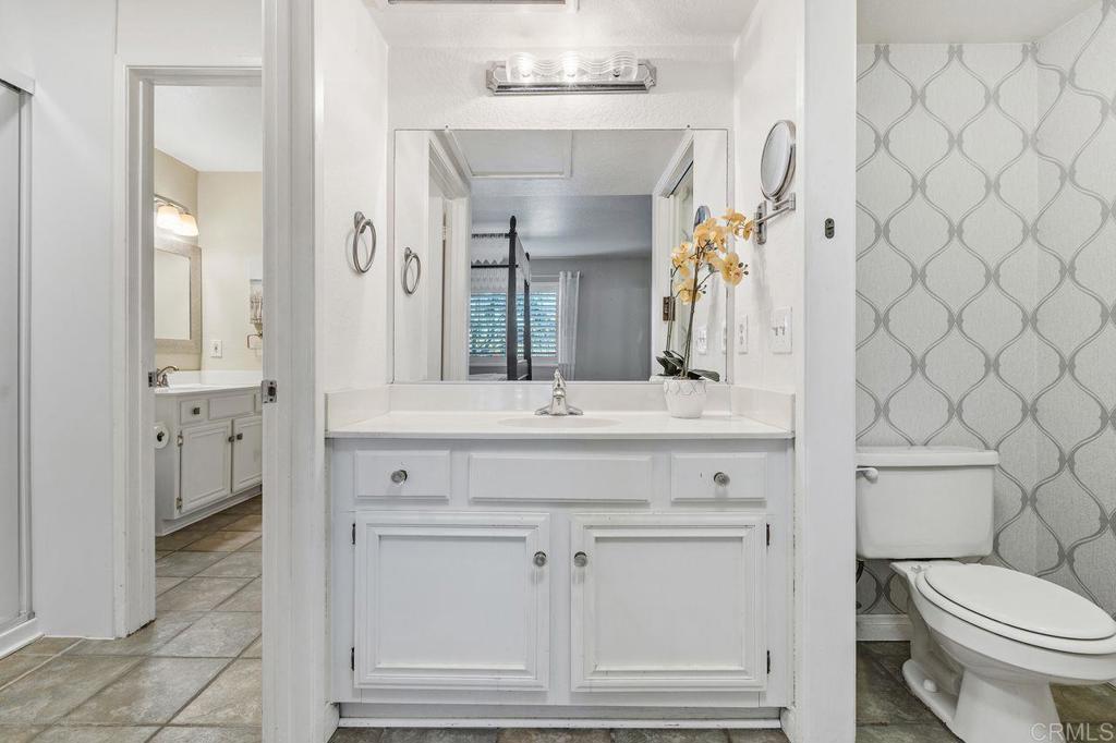 Vista, California, 92081, United States, 2 Bedrooms Bedrooms, ,2 BathroomsBathrooms,Residential,For Sale,1989582