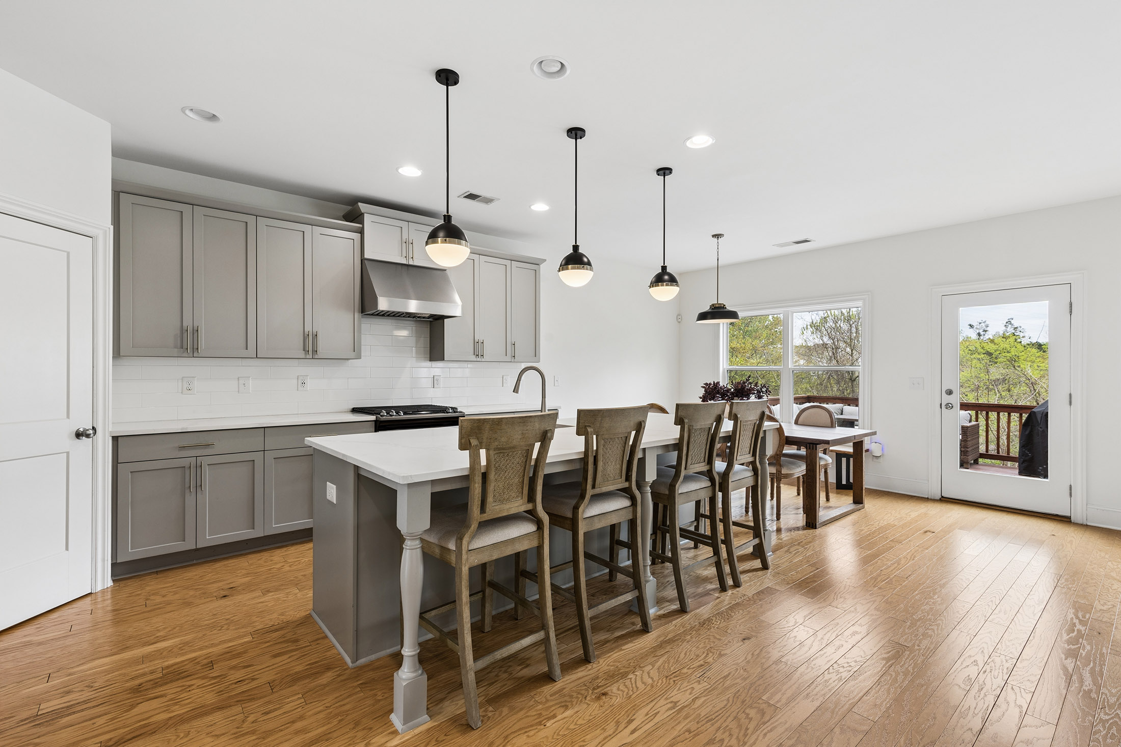  Freshly Updated and Move-in Ready Home in a Prime Westside Location - 物件實景