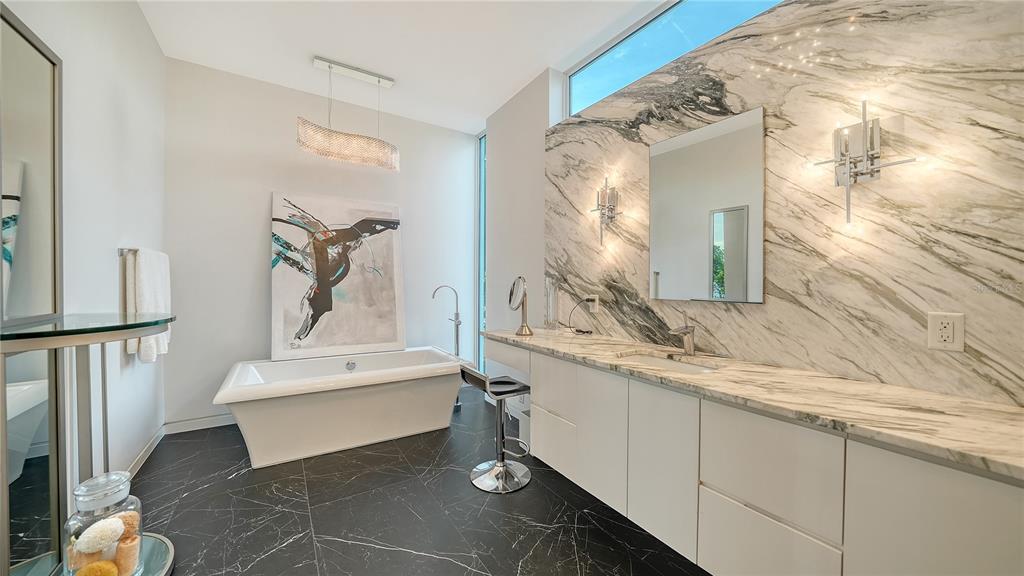 Sarasota, Florida, 34236, United States, 3 Bedrooms Bedrooms, ,5 BathroomsBathrooms,Residential,For Sale,1908406