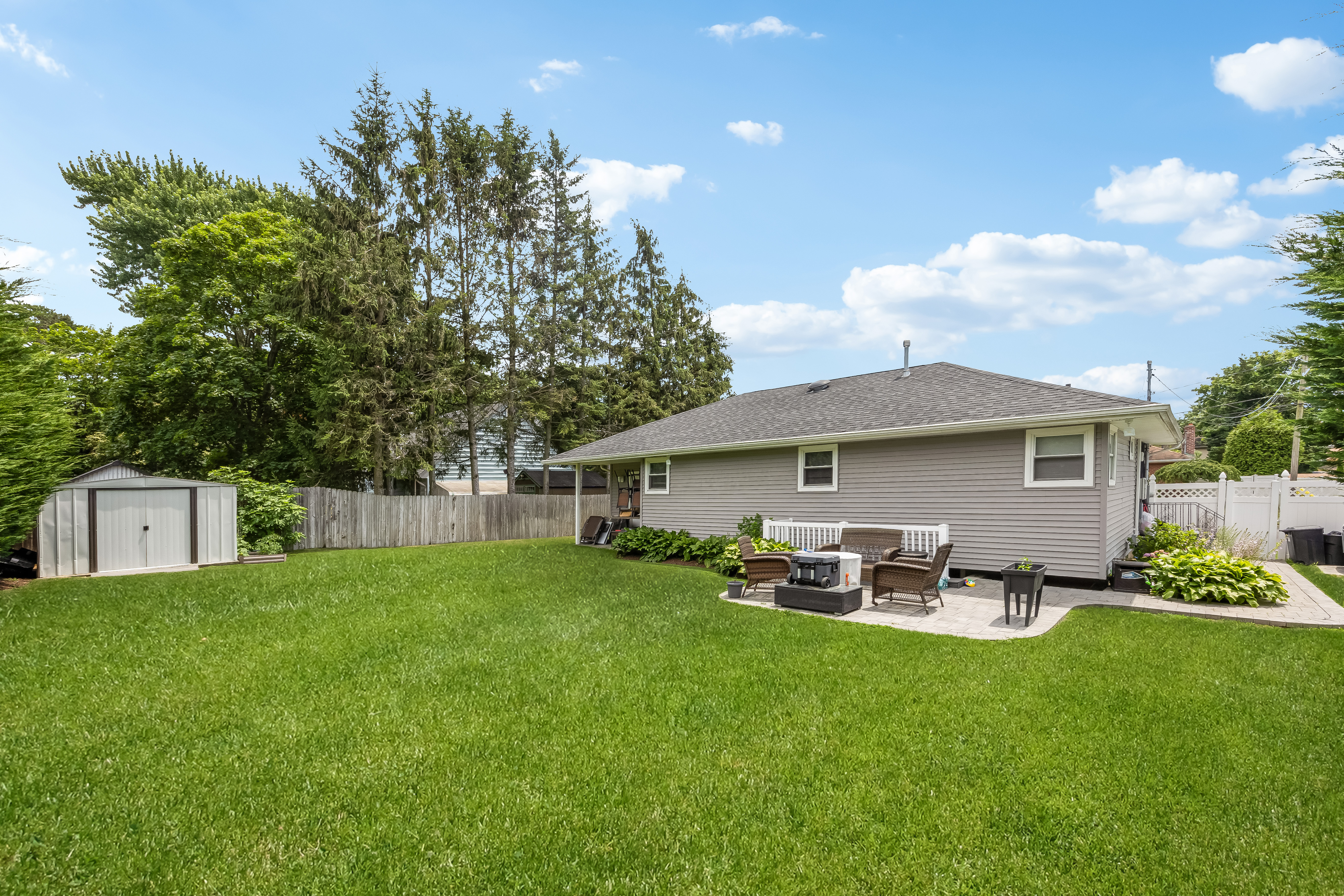 Deer Park, New York, 11729, United States, 3 Bedrooms Bedrooms, ,2 BathroomsBathrooms,Residential,For Sale,1915383