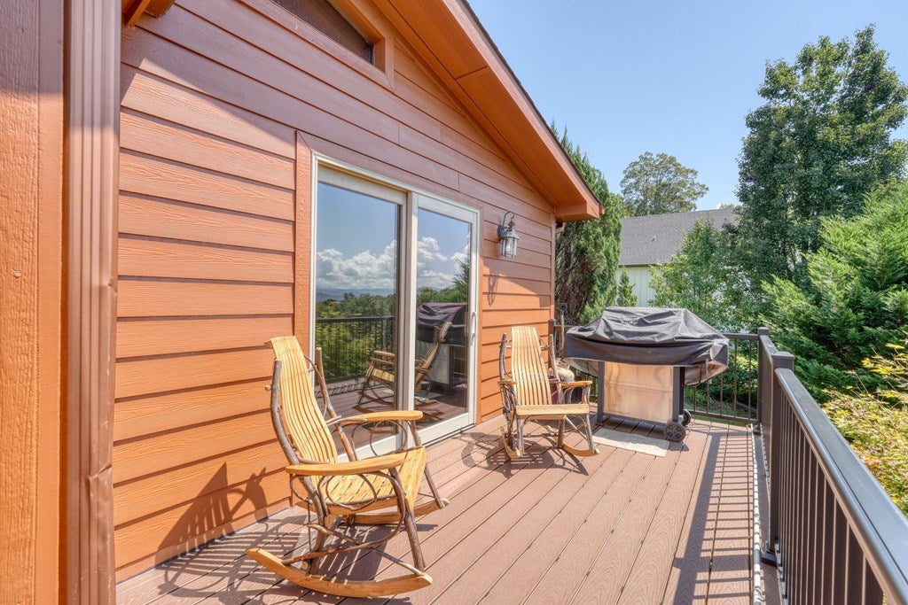 Hayesville, North Carolina, 28904, United States, 3 Bedrooms Bedrooms, ,4 BathroomsBathrooms,Residential,For Sale,1919513