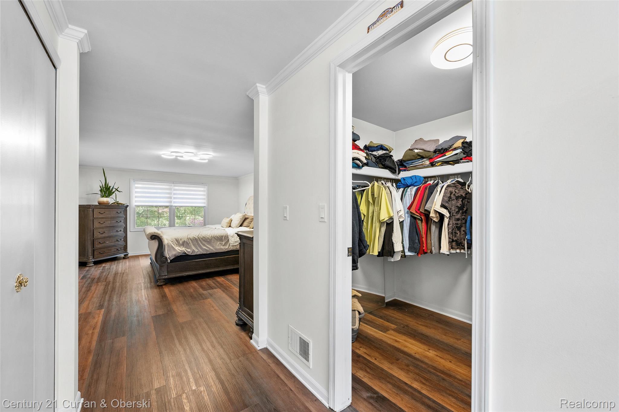 Farmington Hills, Michigan, 48331, United States, 4 Bedrooms Bedrooms, ,3 BathroomsBathrooms,Residential,For Sale,1976477