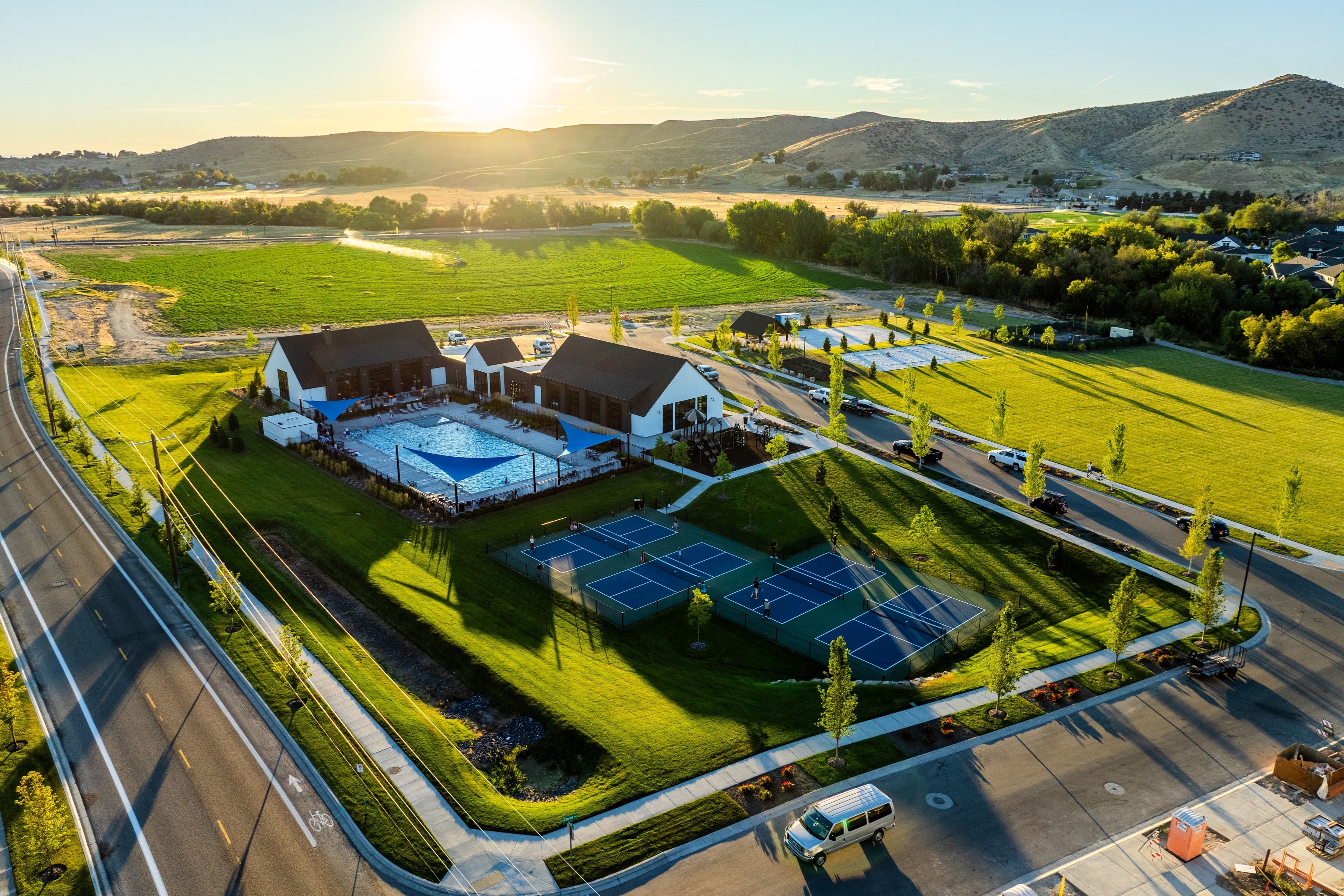  Refined Half-Acre Estate with Dual Kitchens & Open Space Backdrop - 物件實景