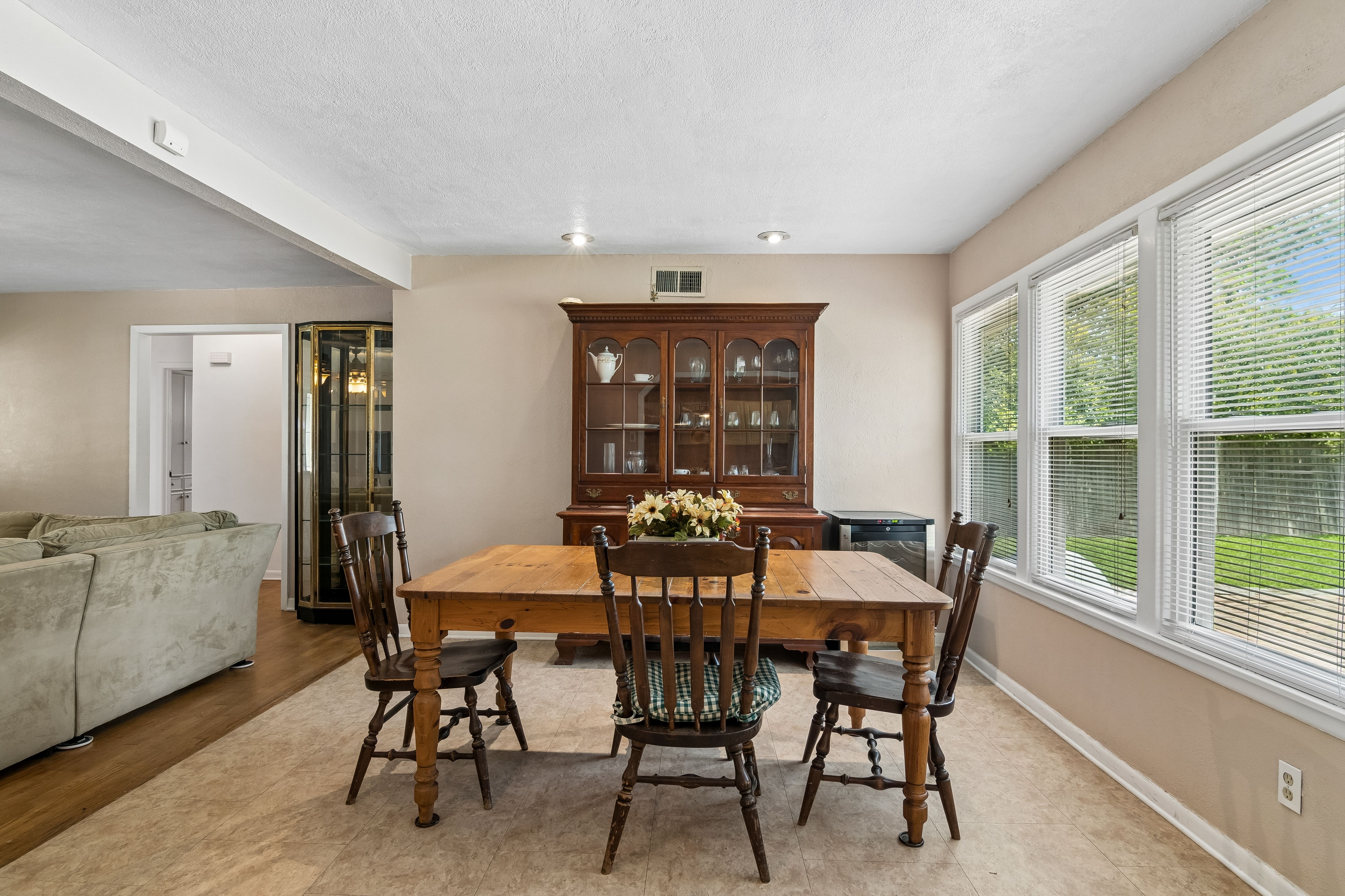  Beautifully Updated Home with Spacious Backyard - 物件實景