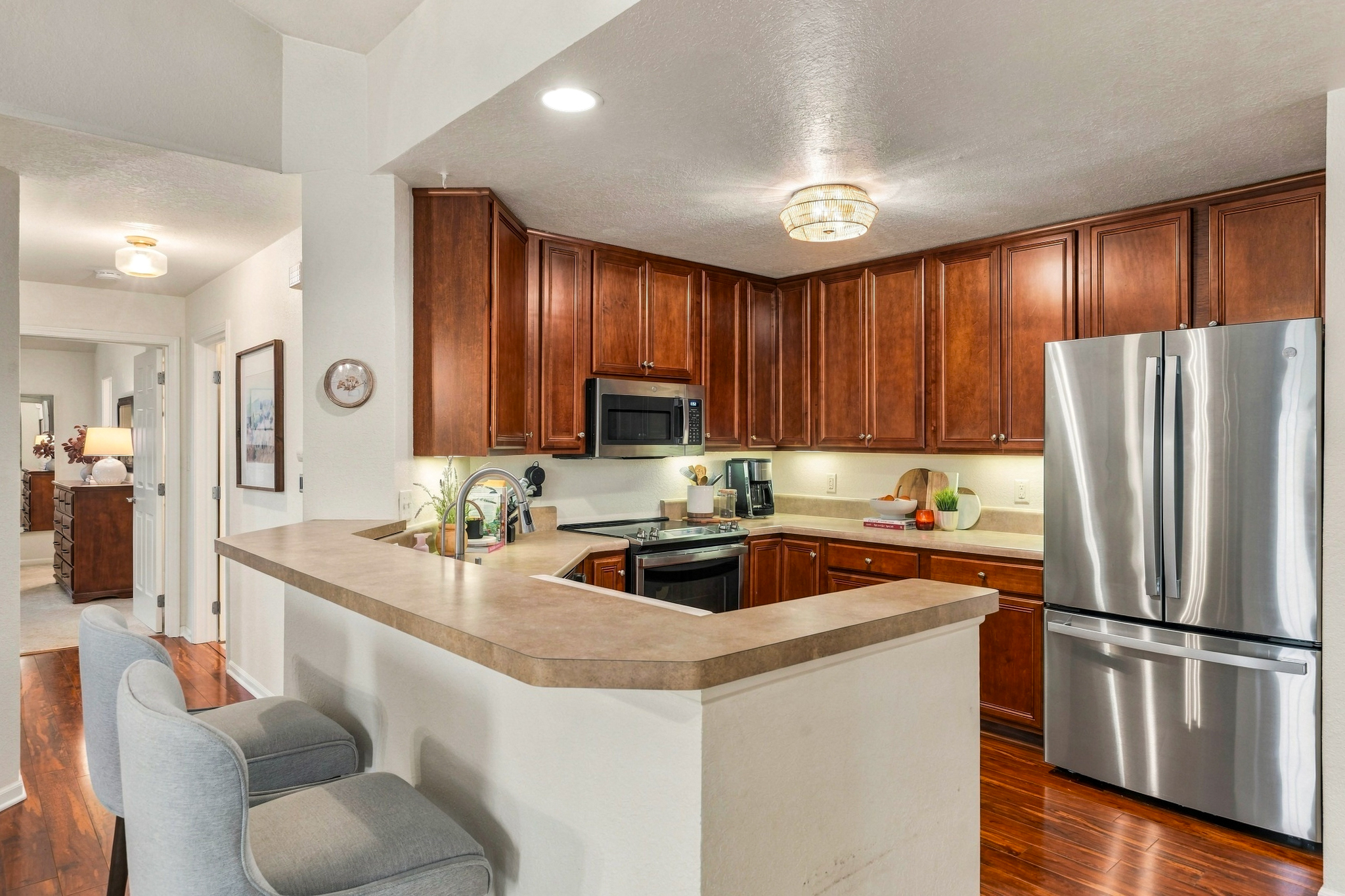  Pewaukee Condo with Scenic Pond Views & Resort Amenities - 物件實景