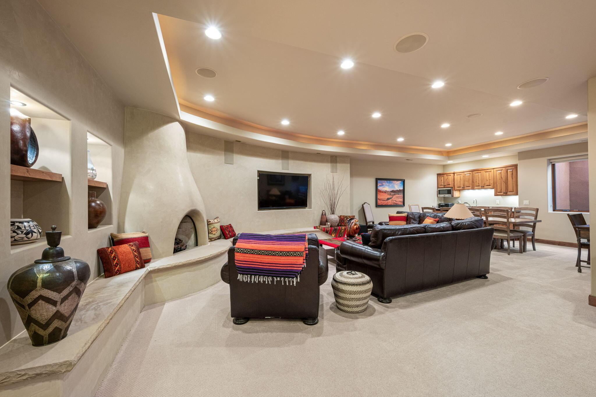 St George, Utah, 84770, United States, 6 Bedrooms Bedrooms, ,7 BathroomsBathrooms,Residential,For Sale,2049159