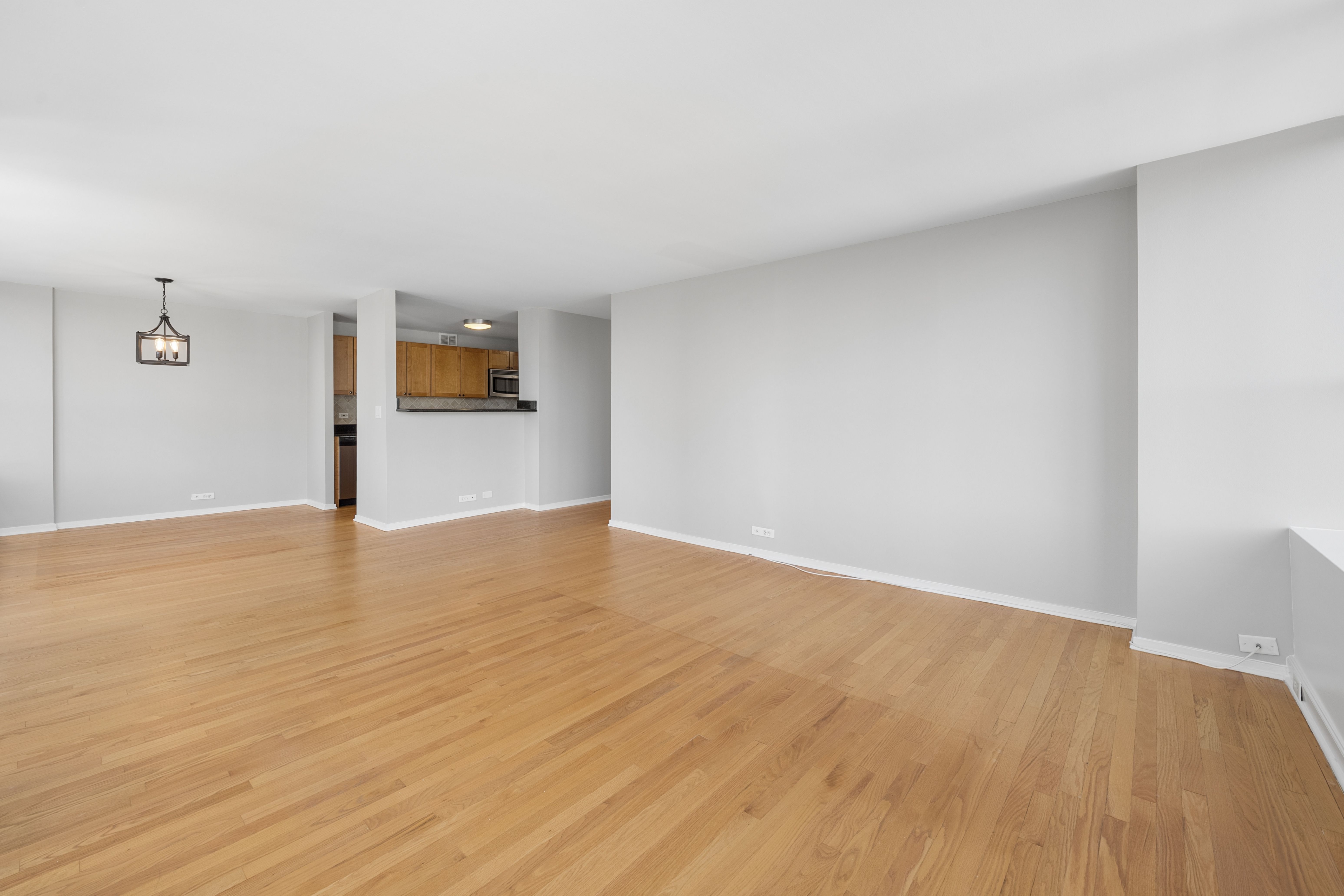  Fantastic Value for This Northeast Corner Unit at Park Place Tower - 物件實景