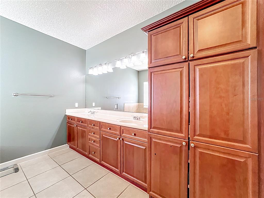 Oviedo, Florida, 32765, United States, 5 Bedrooms Bedrooms, ,3 BathroomsBathrooms,Residential,For Sale,1903894