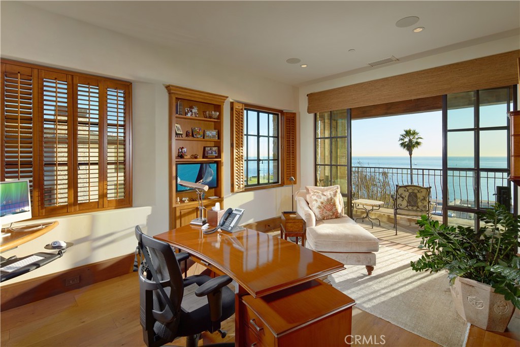 Corona del Mar, California, 92625, United States, 4 Bedrooms Bedrooms, ,3 BathroomsBathrooms,Residential,For Sale,1695491