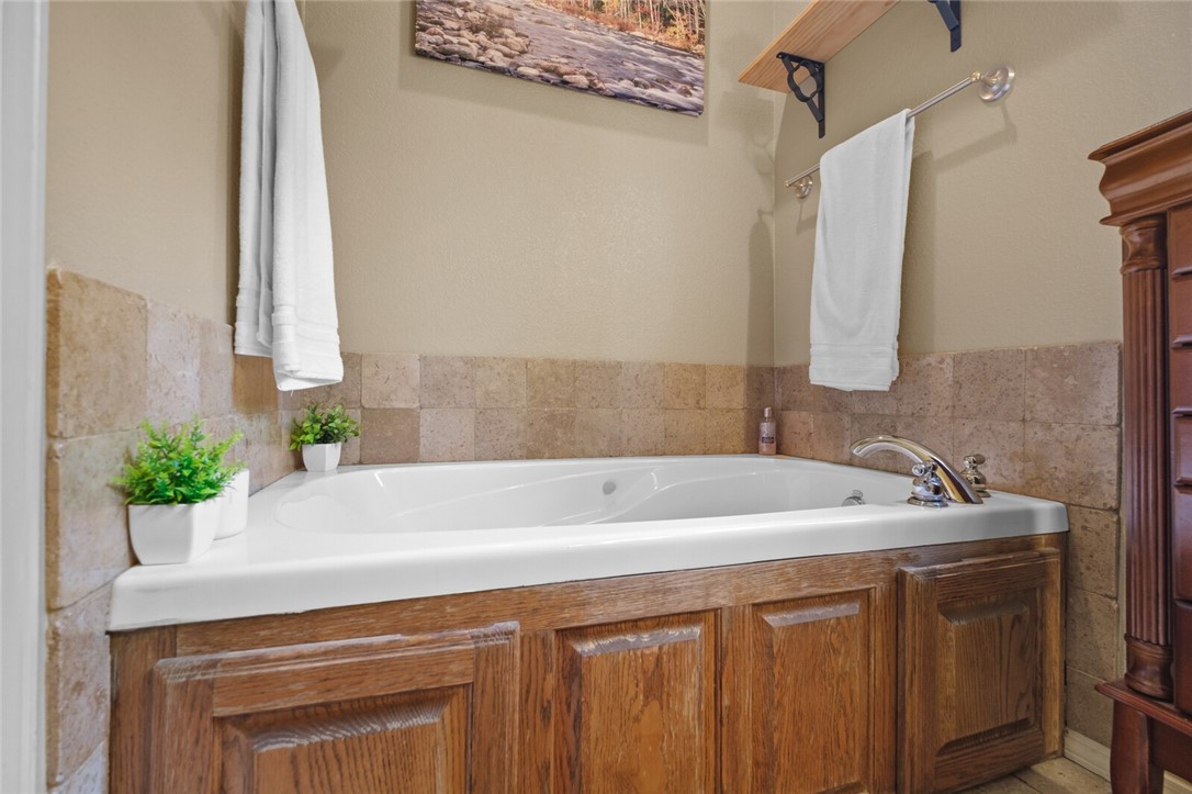 Bella Vista, Arkansas, 72714, United States, 4 Bedrooms Bedrooms, ,3 BathroomsBathrooms,Residential,For Sale,1949126