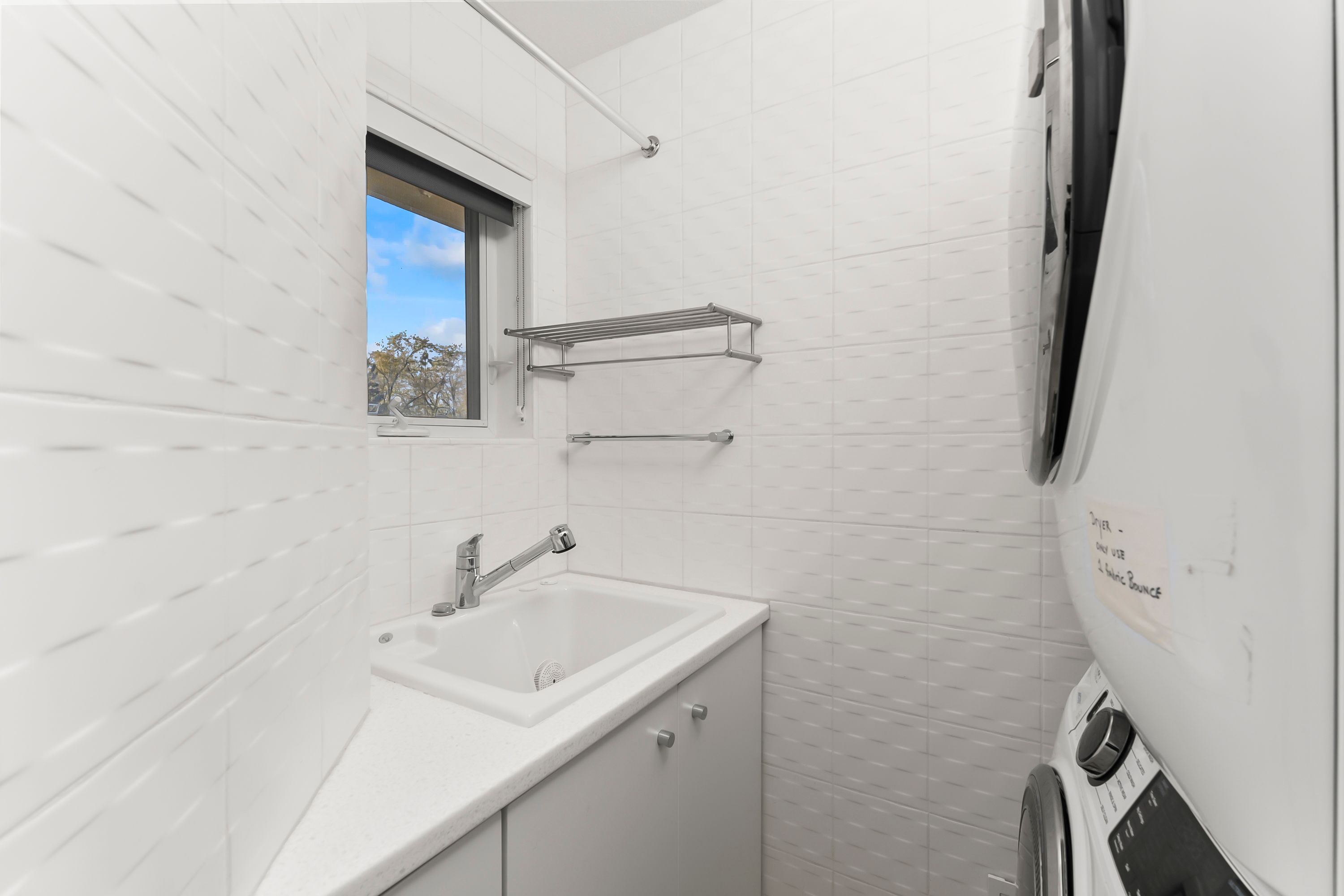  River Views • Pool • A Striking Estate That Makes a Statement - 物件實景