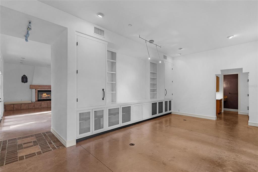 Orlando, Florida, 32806, United States, 3 Bedrooms Bedrooms, ,4 BathroomsBathrooms,Residential,For Sale,1927434
