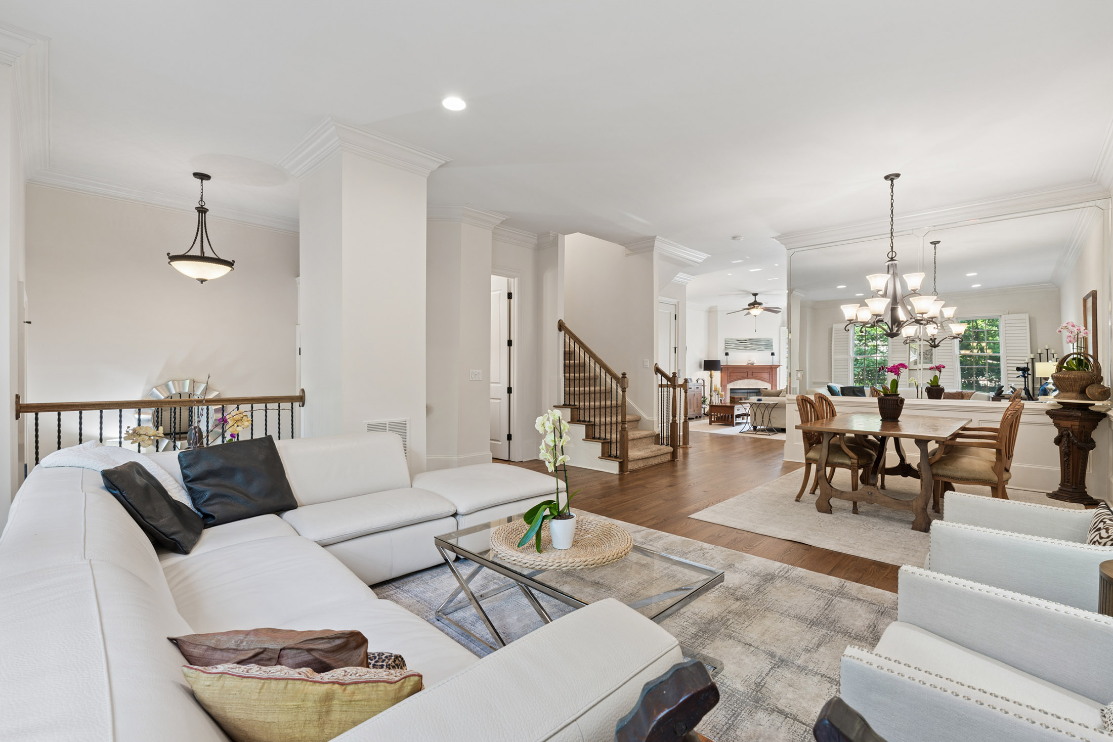  Four Level Brick Townhome with Private Elevator in Gated One Ivy Walk - 物件實景