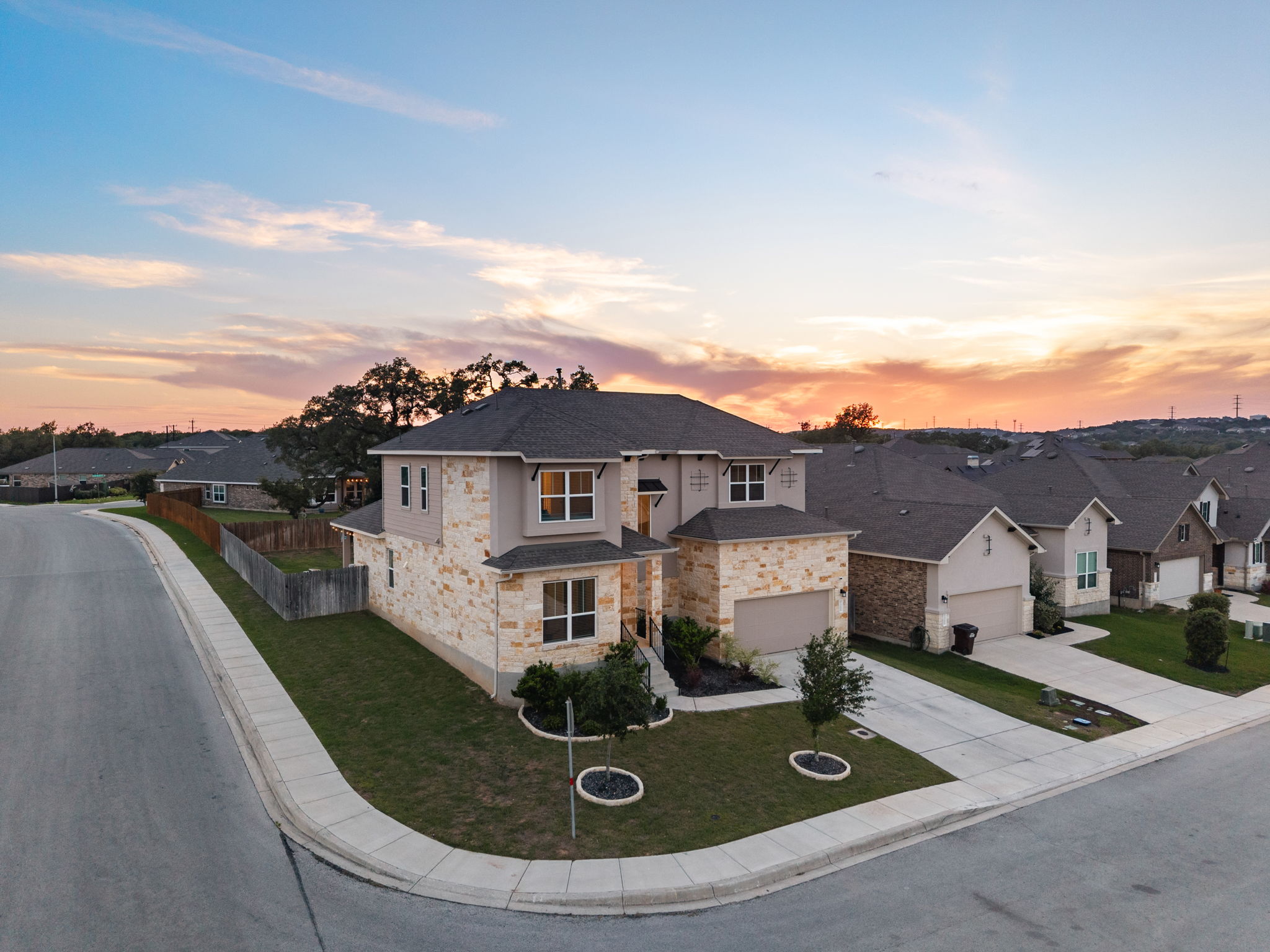  Stylish Living in Sought-After Community - 物件實景