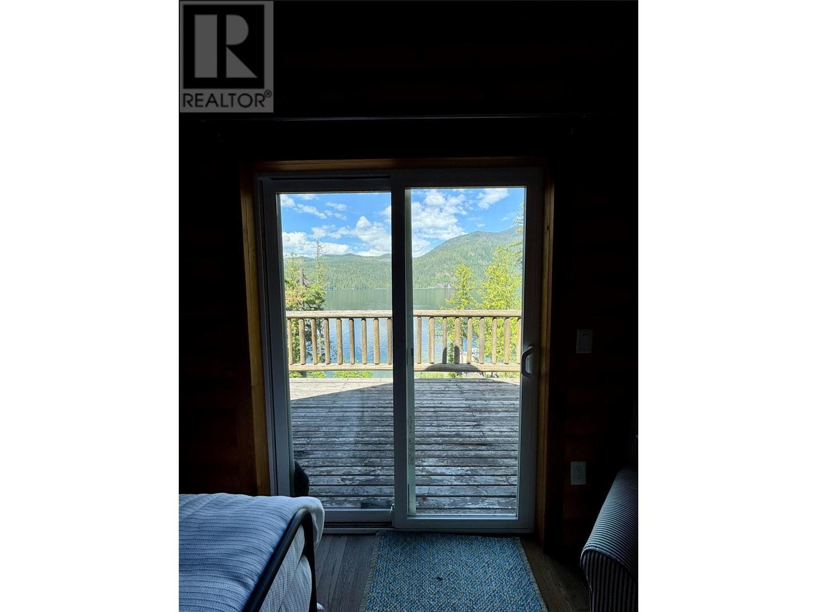 SICAMOUS, British Columbia, V0E 2V0, CA, 3 Bedrooms Bedrooms, ,2 BathroomsBathrooms,Residential,For Sale,1838077