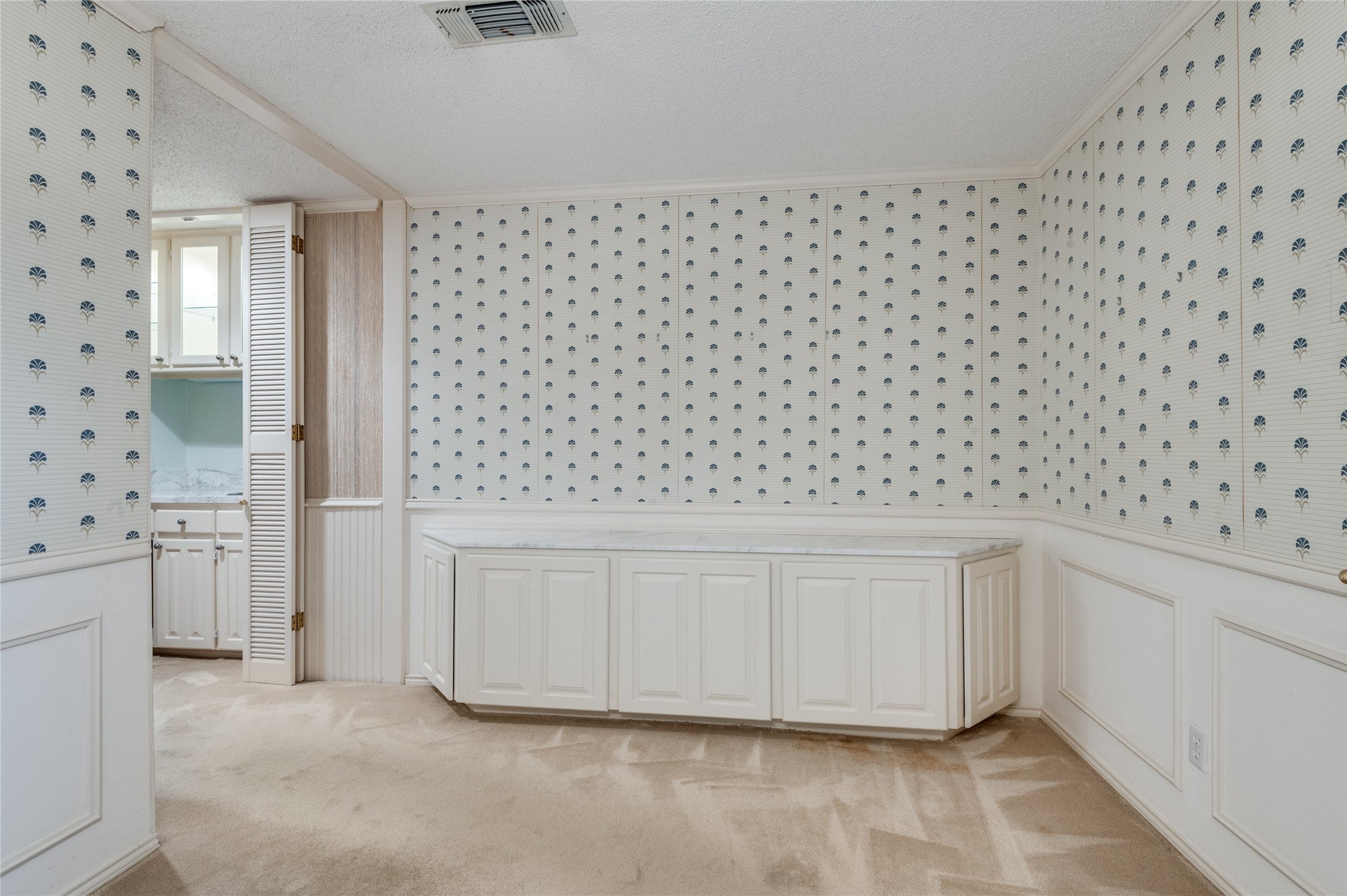 Bedford, Texas, 76021, United States, 5 Bedrooms Bedrooms, ,4 BathroomsBathrooms,Residential,For Sale,1976137