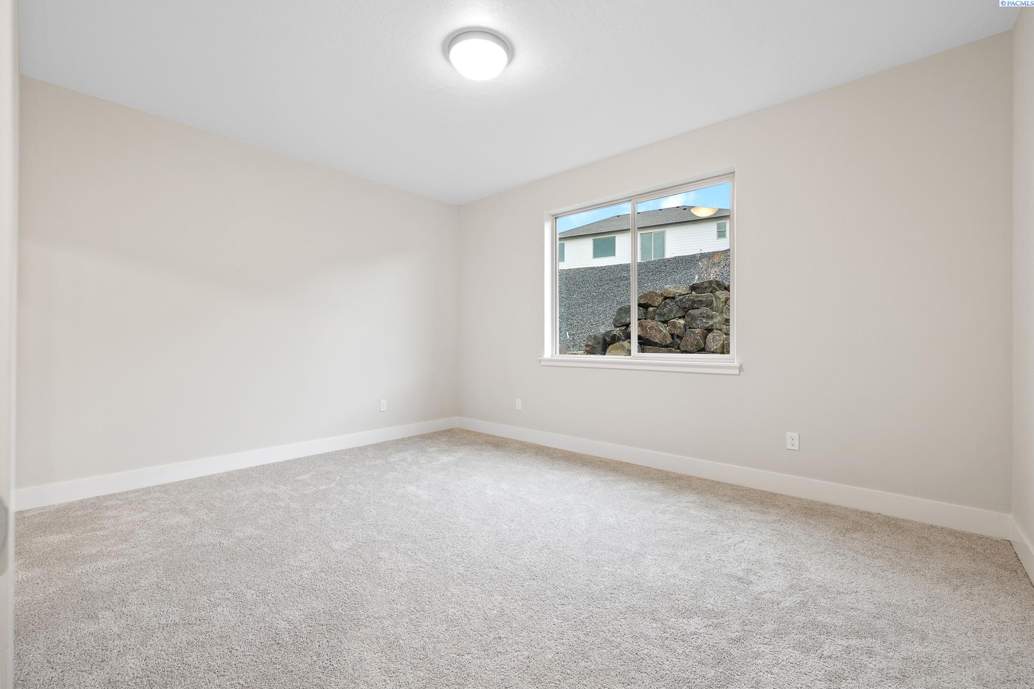 Kennewick, Washington, 99338, United States, 4 Bedrooms Bedrooms, ,2 BathroomsBathrooms,Residential,For Sale,1987872