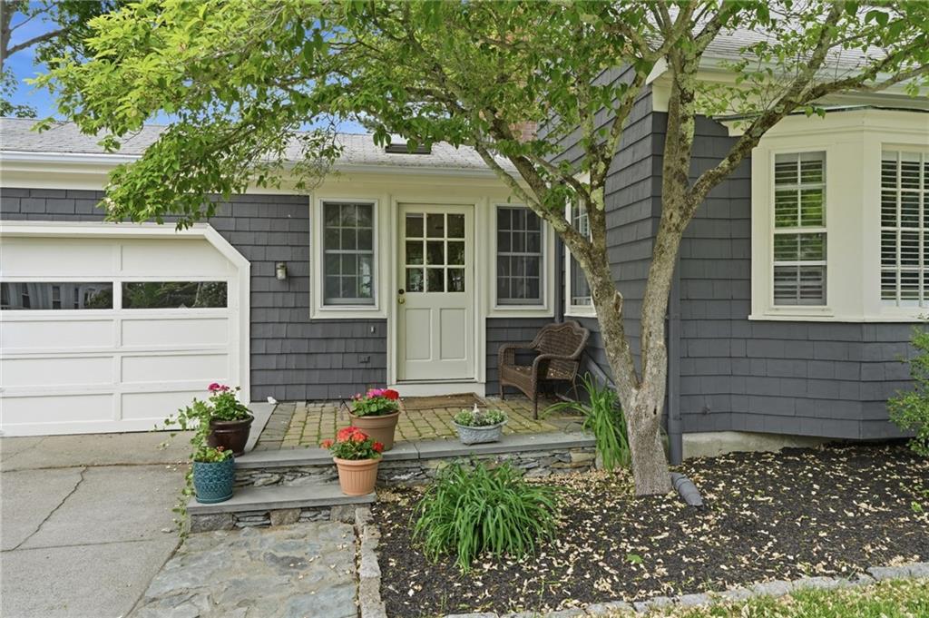 Warren, Rhode Island, 02885, United States, 2 Bedrooms Bedrooms, ,3 BathroomsBathrooms,Residential,For Sale,2048130