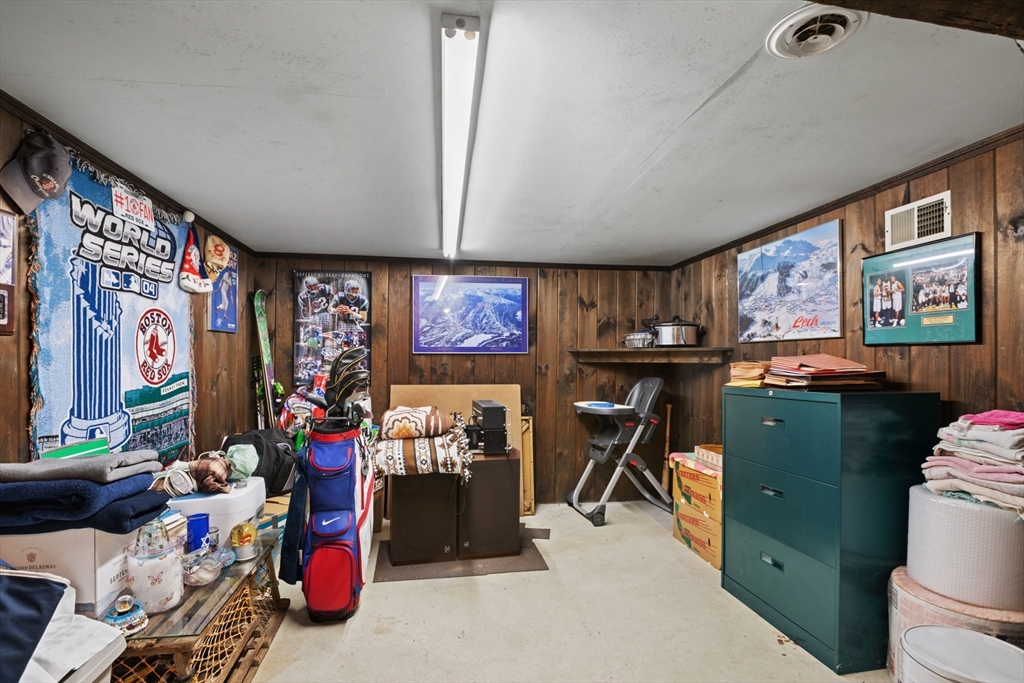Medford, Massachusetts, 02155, United States, 3 Bedrooms Bedrooms, ,2 BathroomsBathrooms,Residential,For Sale,1923943