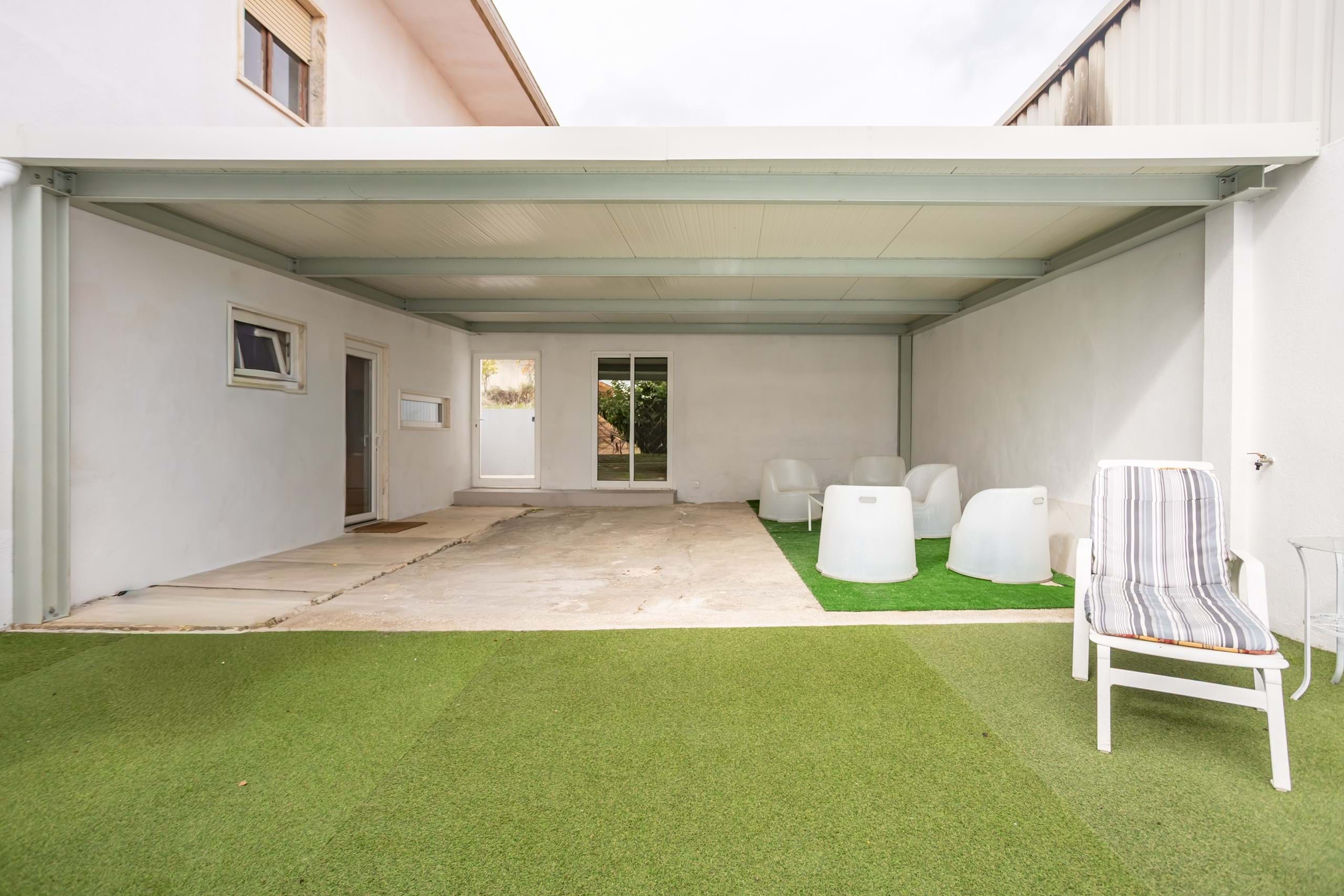 Loures, Lisbon, 2670-560, PT, 5 Bedrooms Bedrooms, ,3 BathroomsBathrooms,Residential,For Sale,1989673