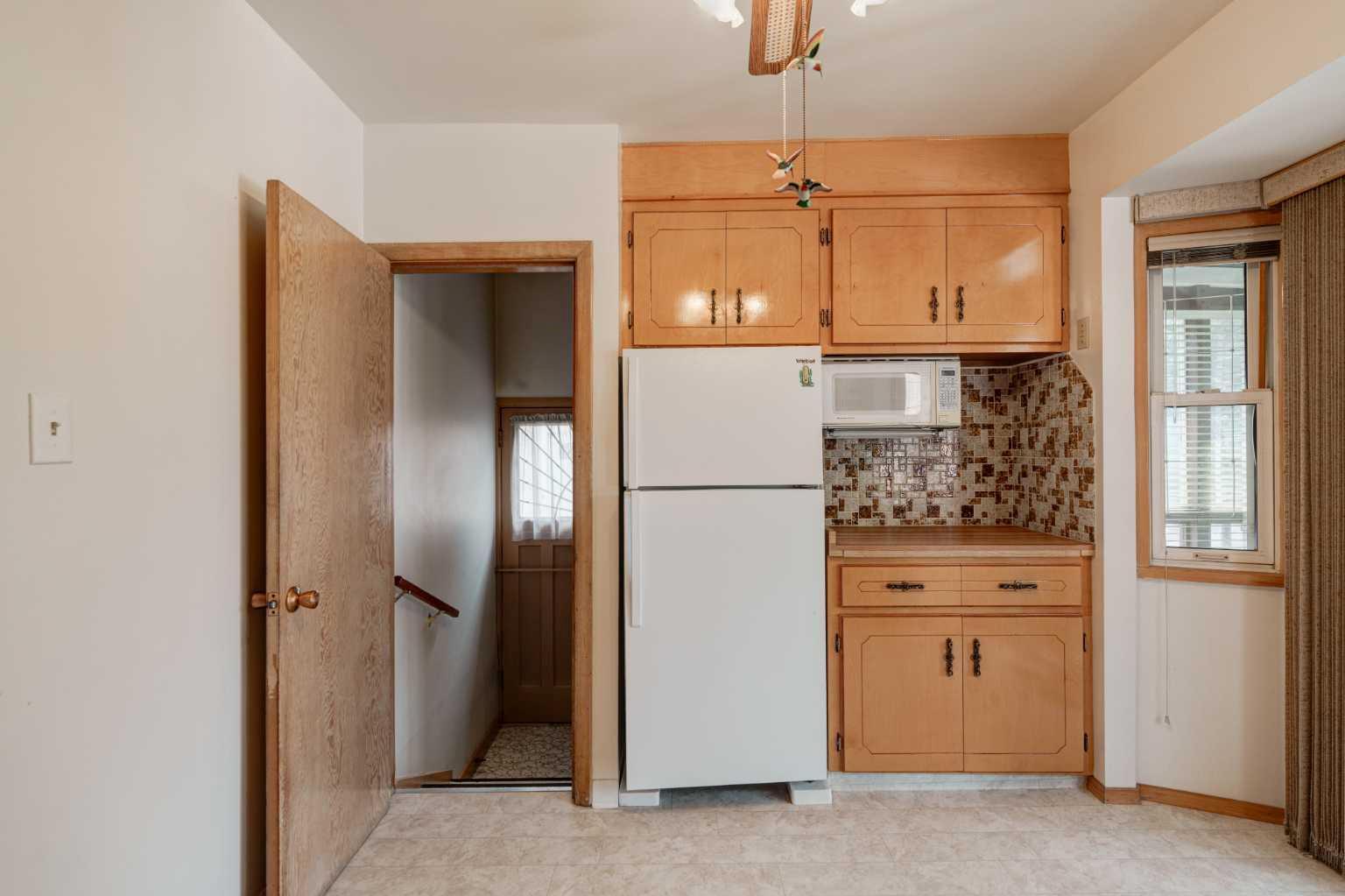 CALGARY, Alberta, T3E 2S7, CA, 3 Bedrooms Bedrooms, ,2 BathroomsBathrooms,Residential,For Sale,1896570