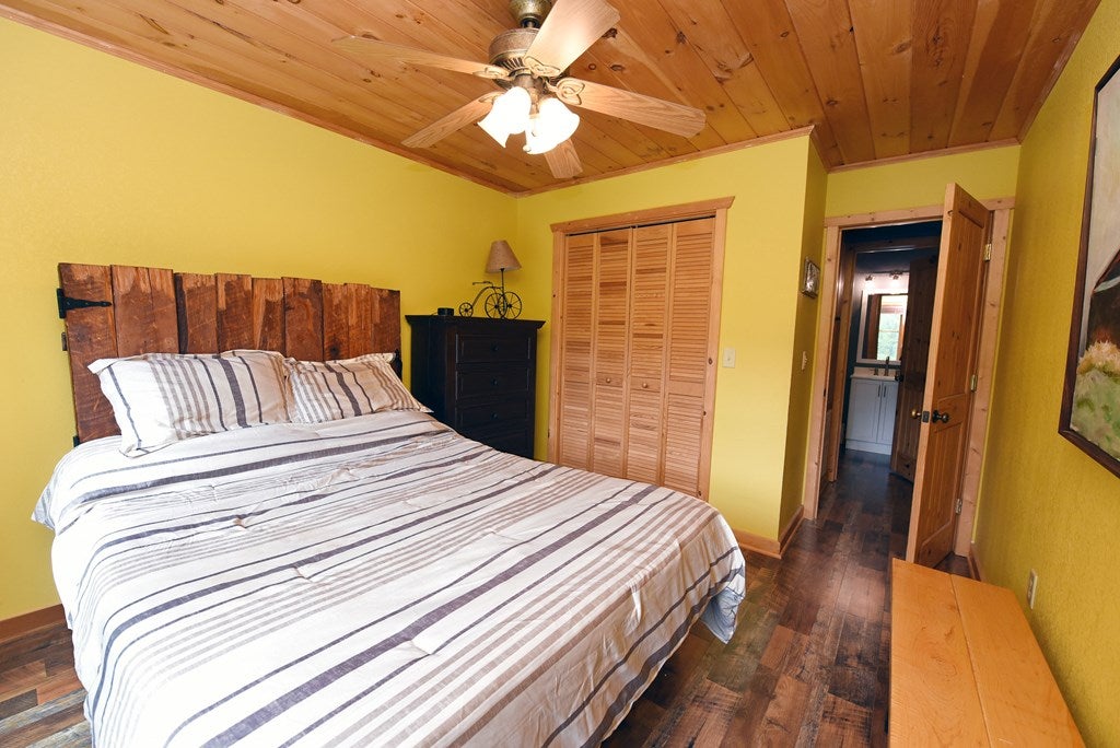 Blue Ridge, Georgia, 30513, United States, 4 Bedrooms Bedrooms, ,3 BathroomsBathrooms,Residential,For Sale,1889495