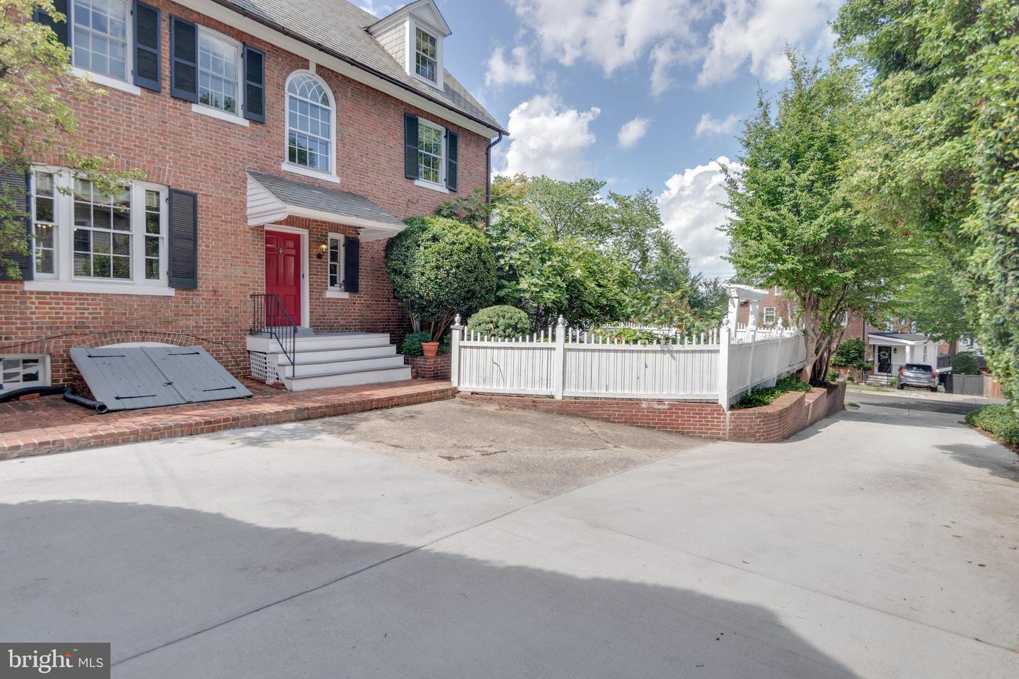 Alexandria, Virginia, 22301, United States, 4 Bedrooms Bedrooms, ,5 BathroomsBathrooms,Residential,For Sale,2000404