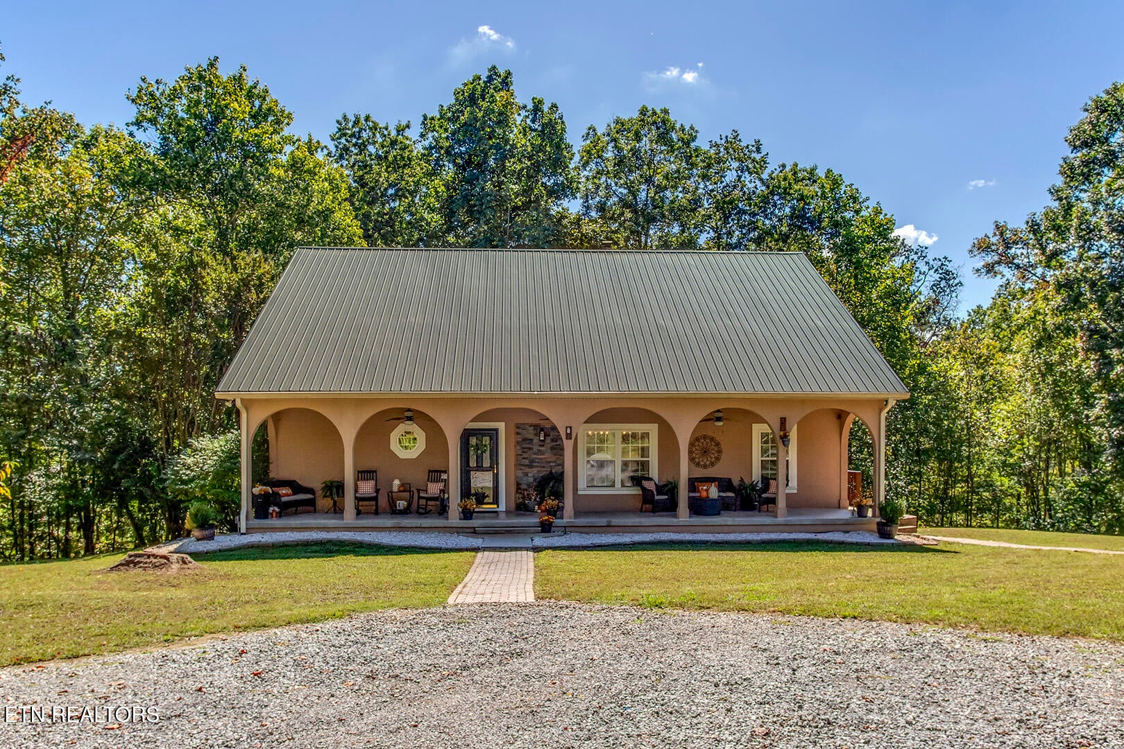 Kingston, Tennessee, 37763, United States, 5 Bedrooms Bedrooms, ,5 BathroomsBathrooms,Residential,For Sale,2011404