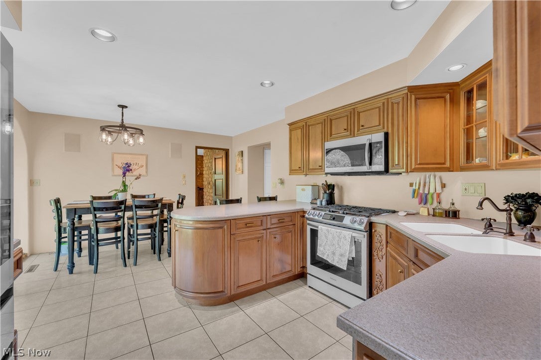 Howland, Ohio, 44484, United States, 4 Bedrooms Bedrooms, ,3 BathroomsBathrooms,Residential,For Sale,2048047