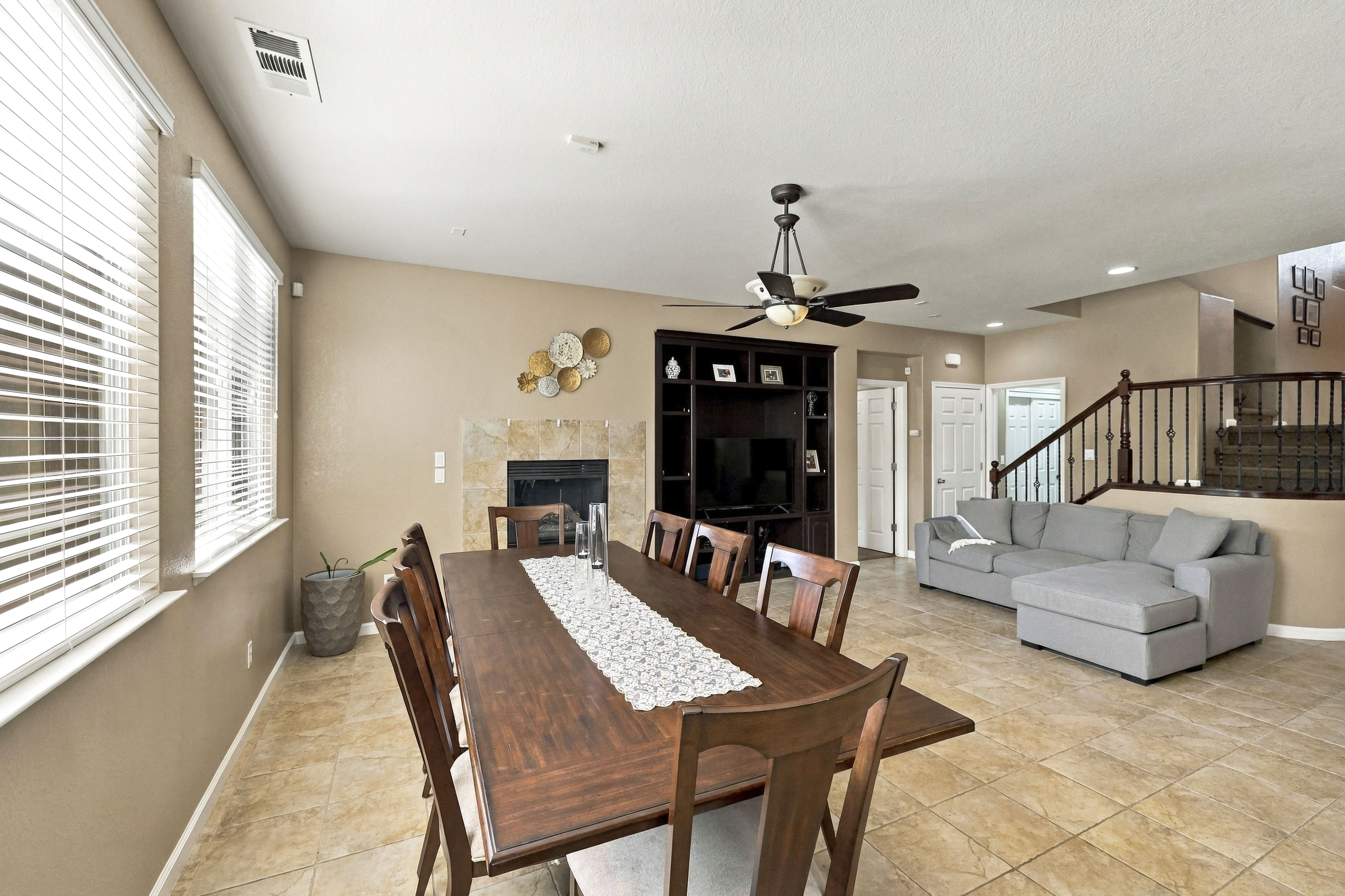  Expansive Paseo West Home with Poolside Living - 物件實景