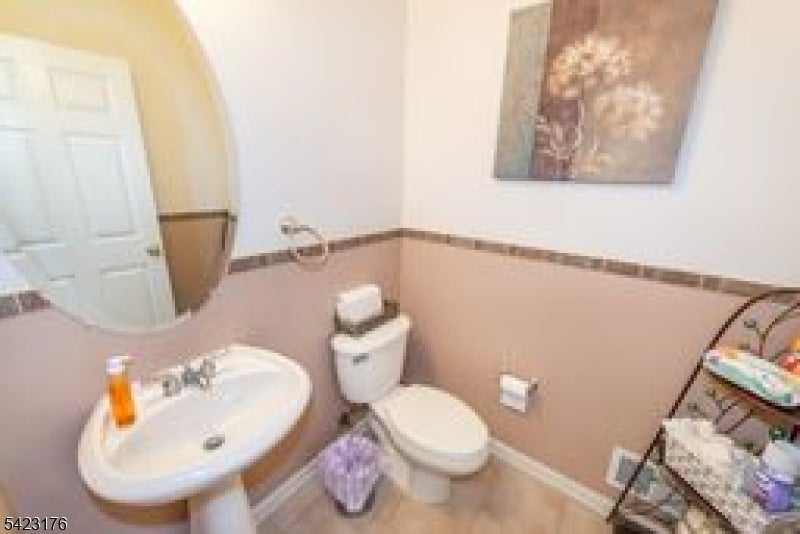 Wayne Twp., New Jersey, 07470, United States, 3 Bedrooms Bedrooms, ,3 BathroomsBathrooms,Residential,For Sale,2037003