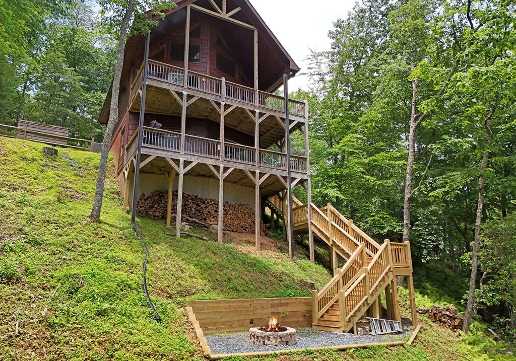Blue Ridge, Georgia, 30513, United States, 3 Bedrooms Bedrooms, ,2 BathroomsBathrooms,Residential,For Sale,1859730