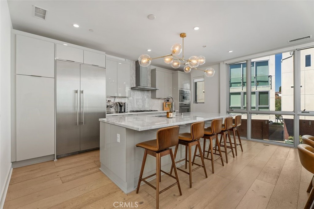 Newport Beach, California, 92663, United States, 2 Bedrooms Bedrooms, ,3 BathroomsBathrooms,Residential,For Sale,1989399