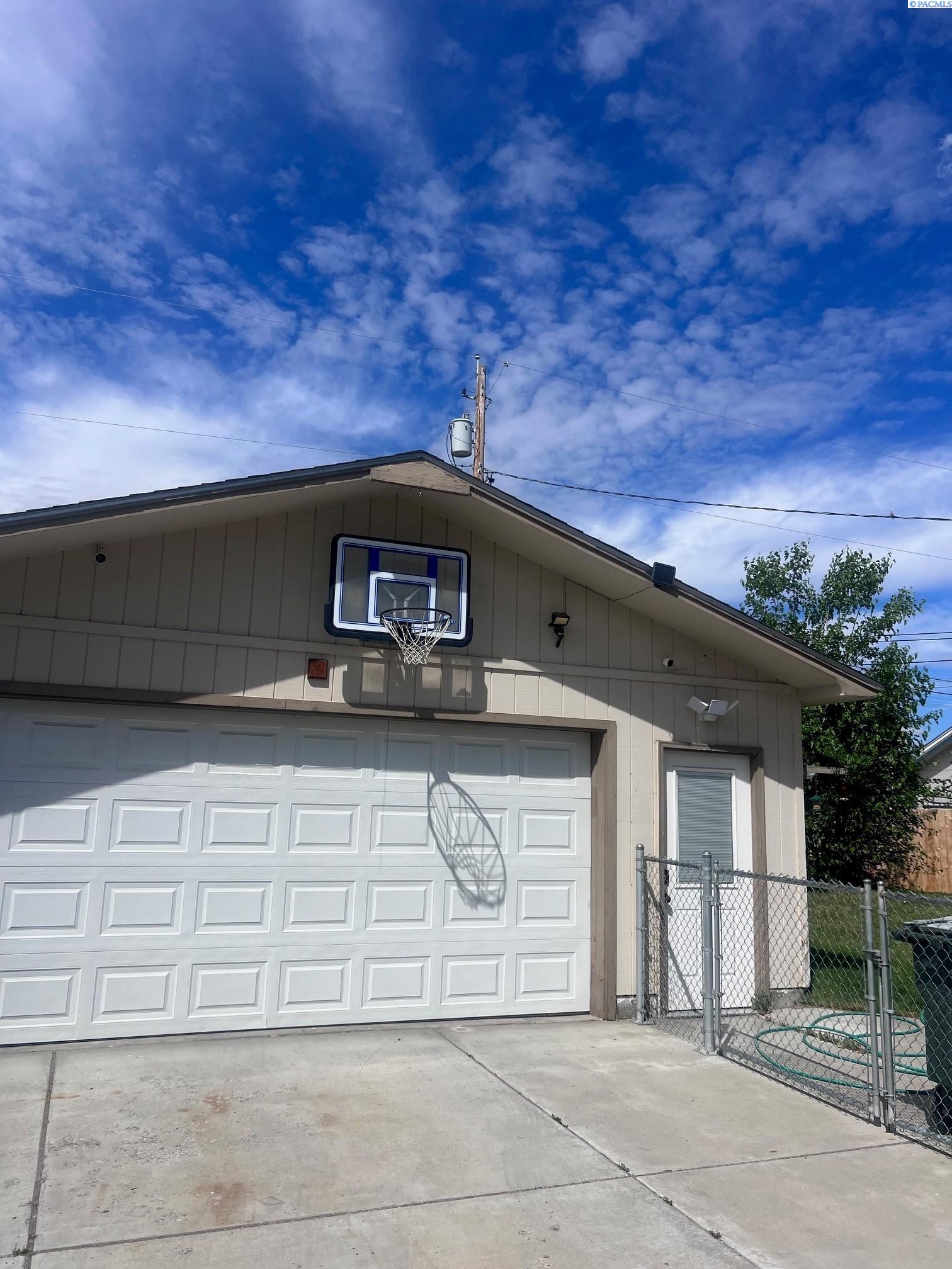 Richland, Washington, 99354, United States, 4 Bedrooms Bedrooms, ,Residential,For Sale,1806470
