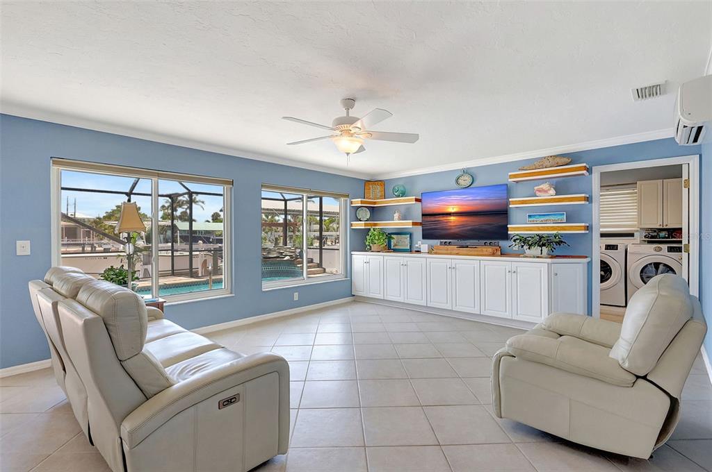 Bradenton, Florida, 34210, United States, 3 Bedrooms Bedrooms, ,3 BathroomsBathrooms,Residential,For Sale,1895487