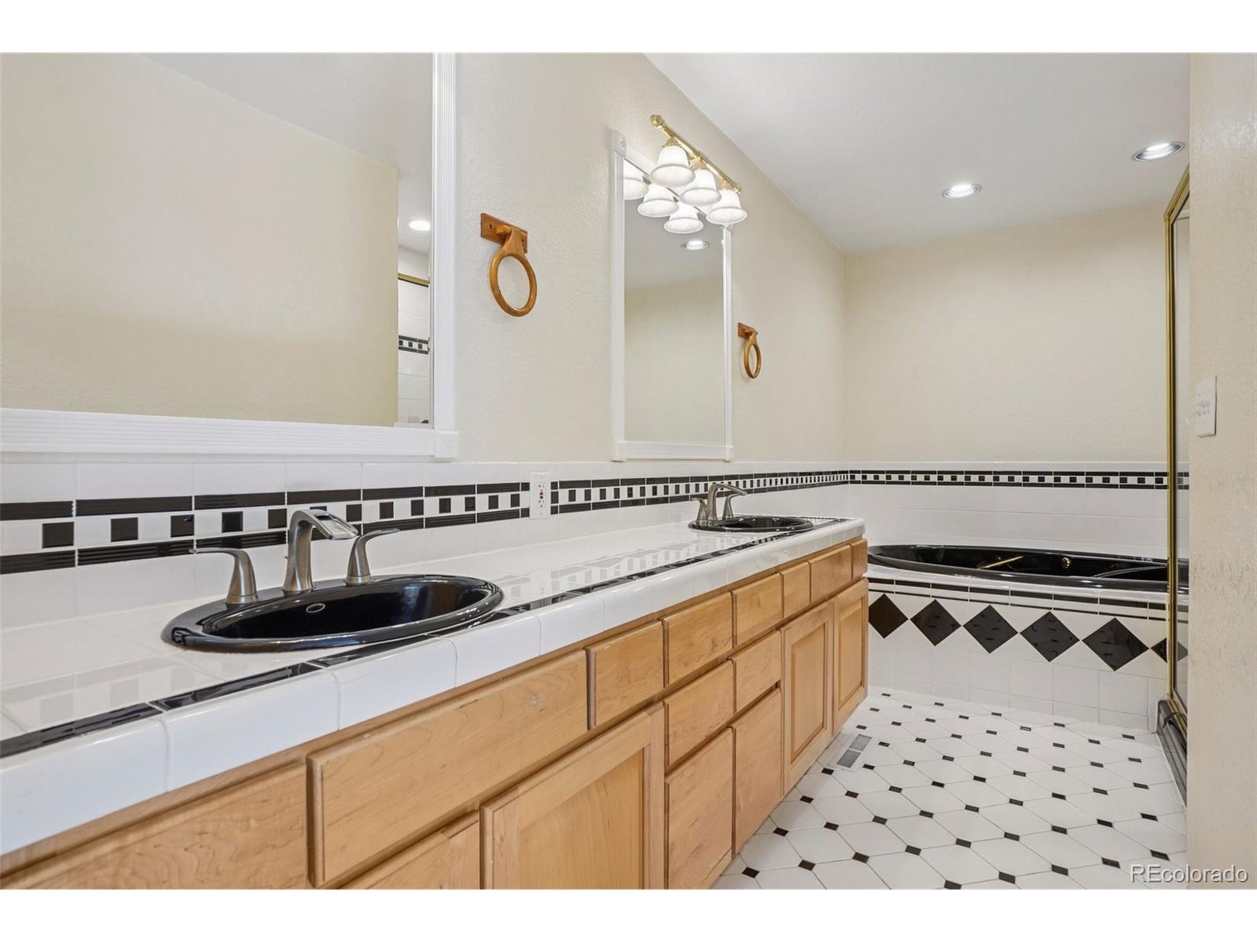 Louisville, Colorado, 80027, United States, 5 Bedrooms Bedrooms, ,1 BathroomBathrooms,Residential,For Sale,1910373