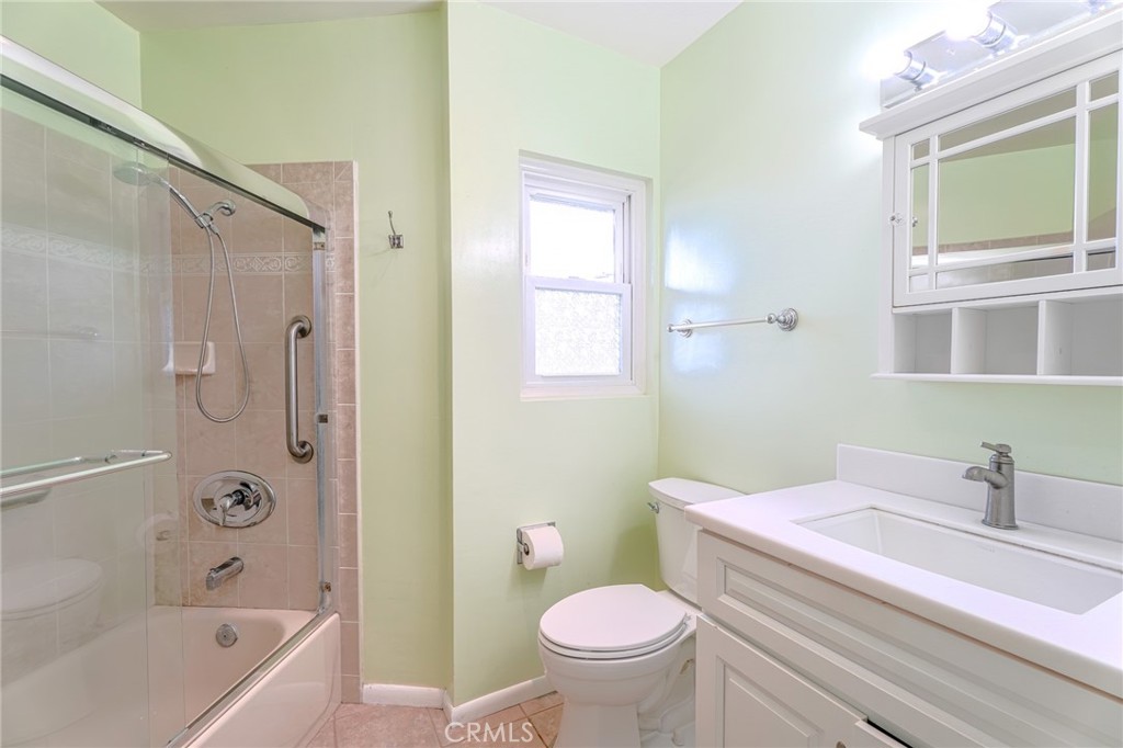 Woodland Hills, California, 91367, United States, 4 Bedrooms Bedrooms, ,3 BathroomsBathrooms,Residential,For Sale,1987508