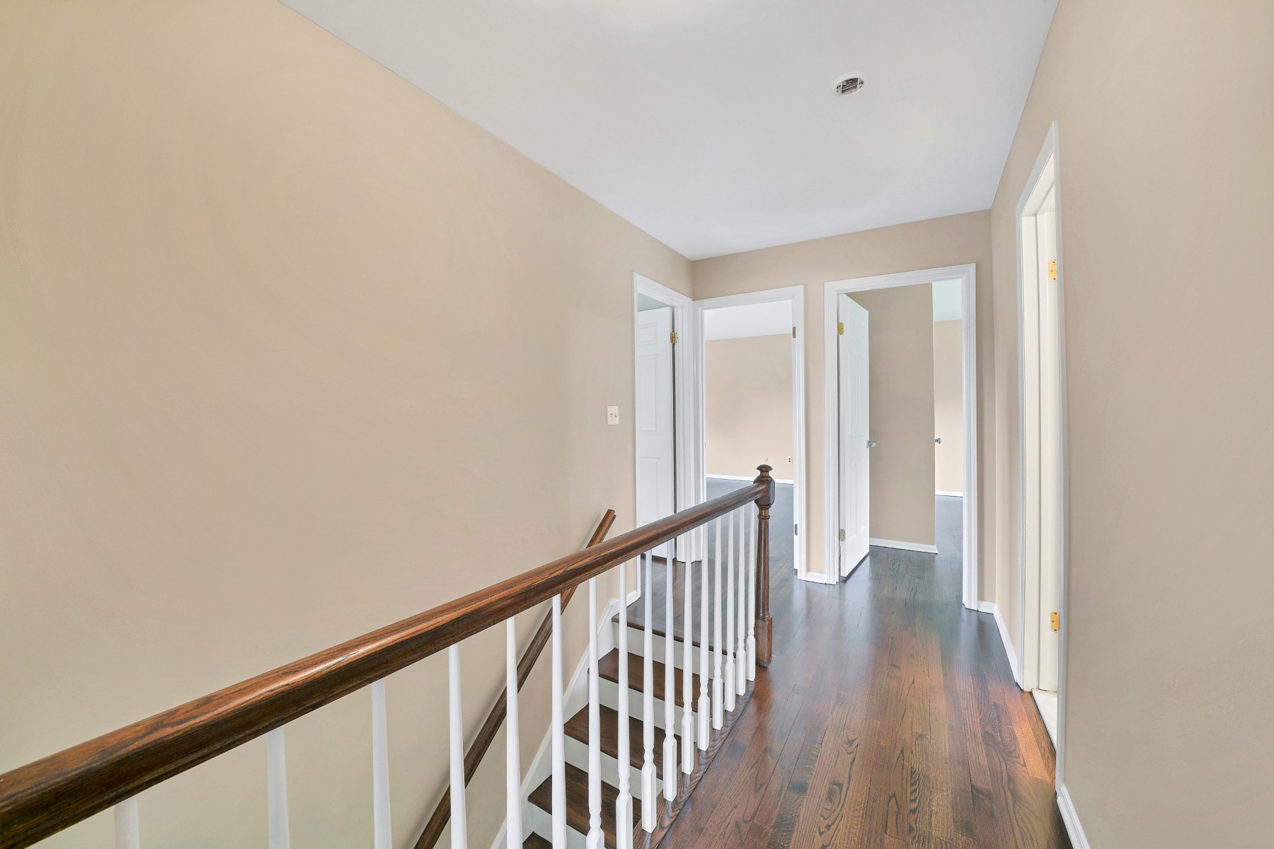  Beautifully Maintained Colonial with Expansive Backyard - 物件實景