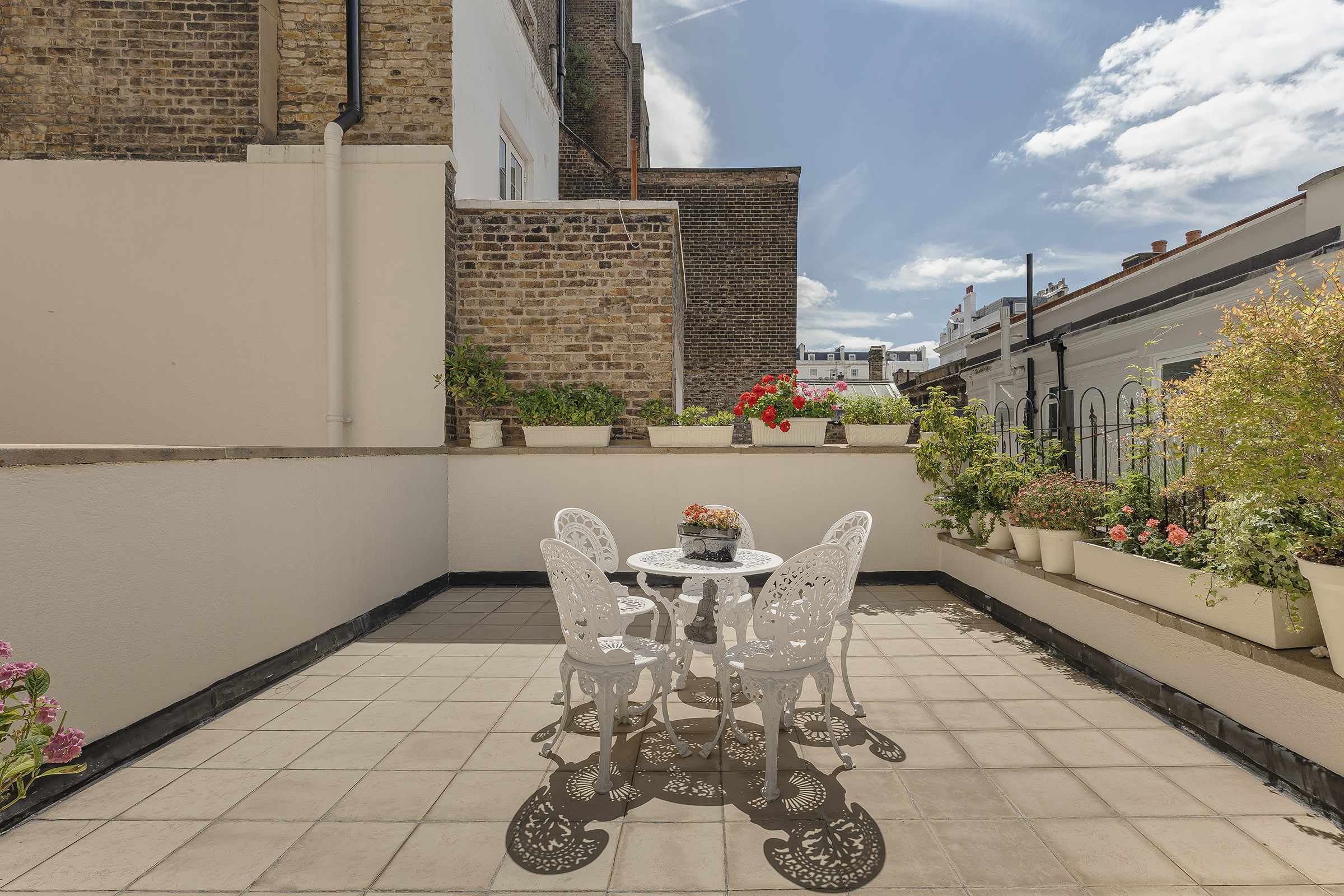  A Maisonette with a West-Facing Terrace on Queen