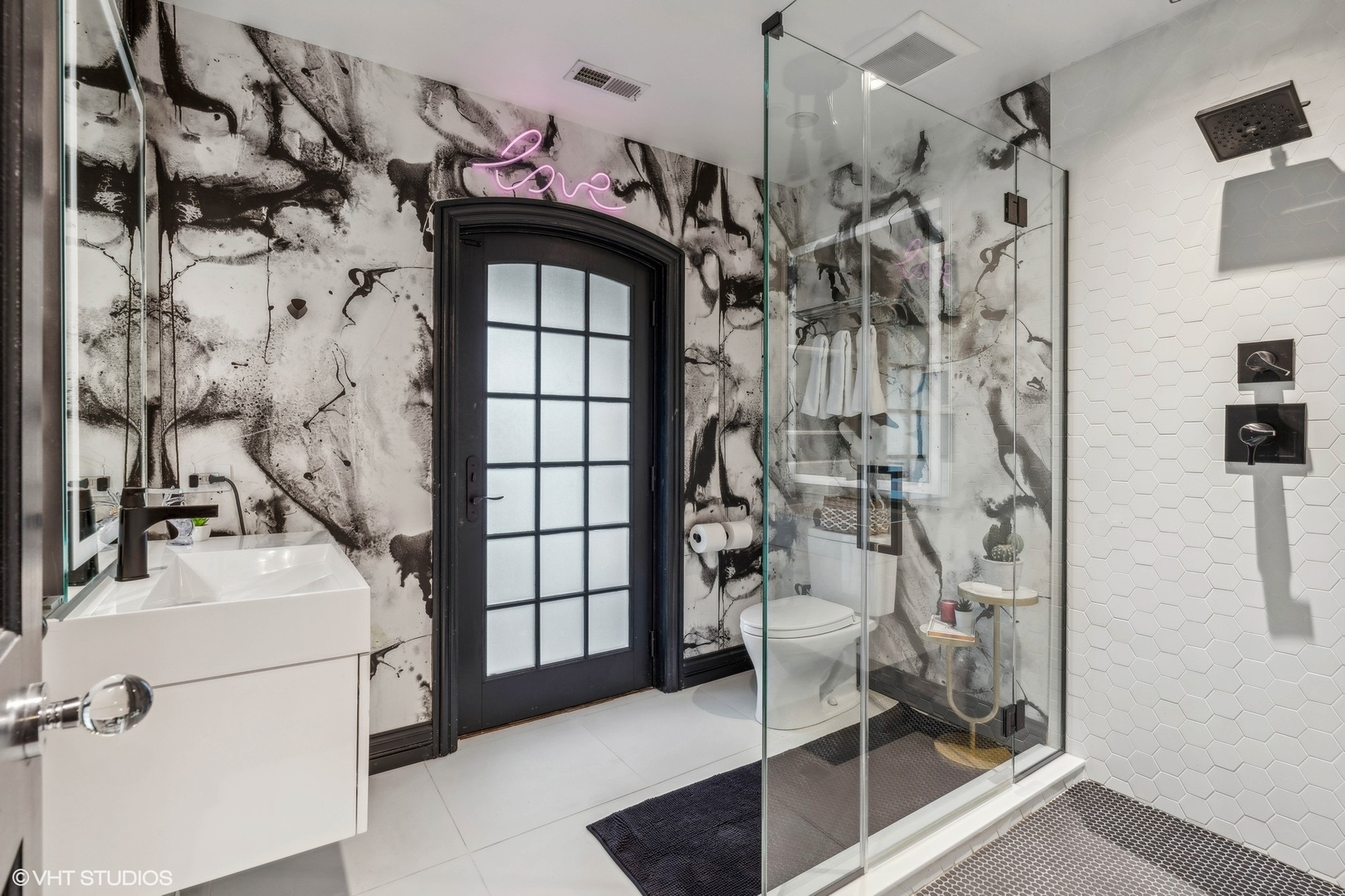 3830 N Wayne Avenue, Chicago, Illinois, 60613, United States, 6 Bedrooms Bedrooms, ,6 BathroomsBathrooms,Residential,For Sale,3830 N Wayne Avenue,1628817